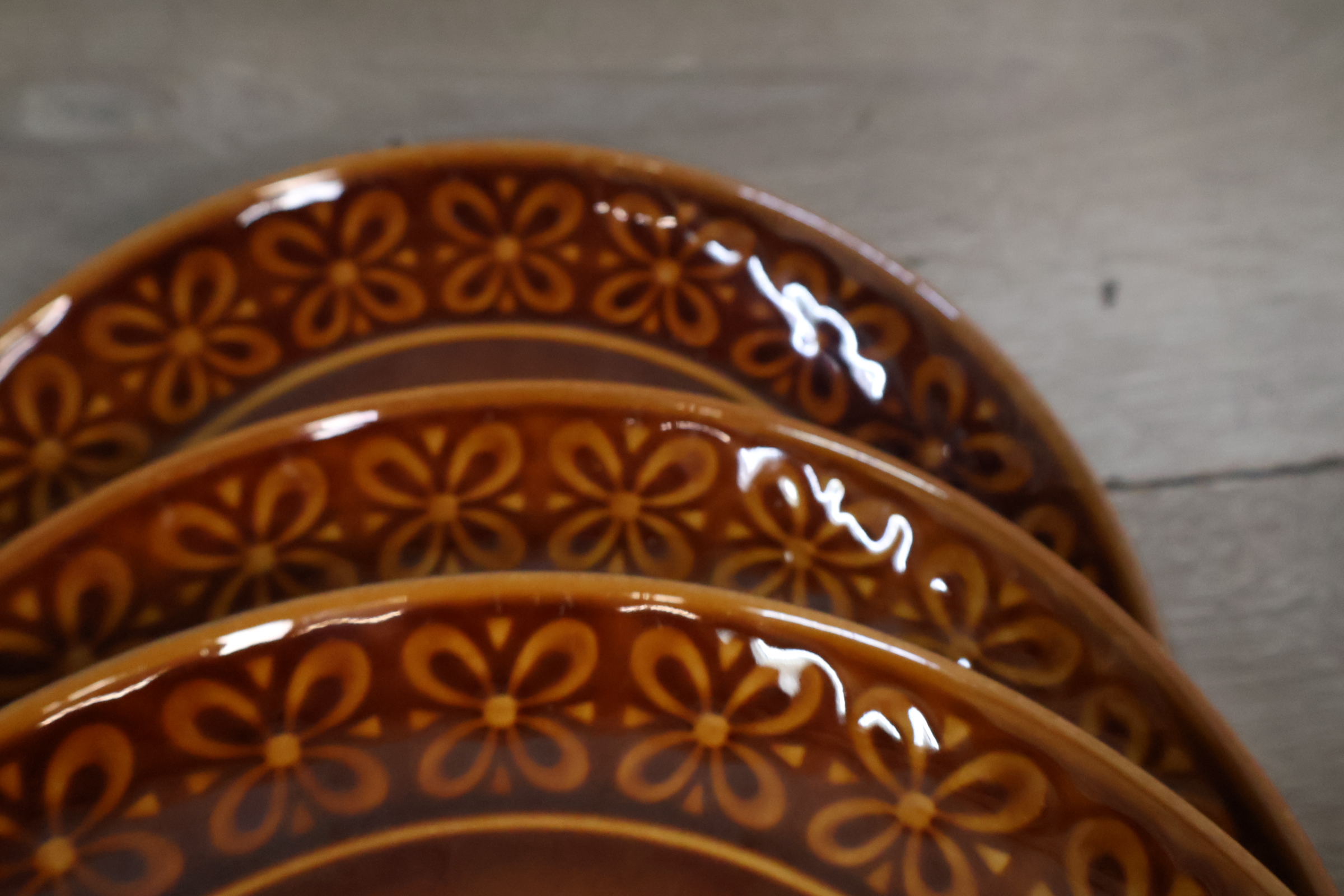 Set bruin keramisch servies van Pruszków – foto 9 – kavel bij GSD Auctions, Zoeterwoude