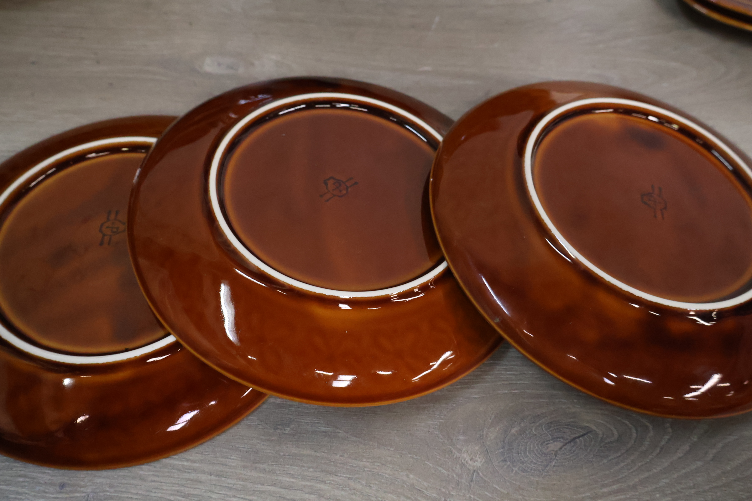 Set bruin keramisch servies van Pruszków – foto 10 – kavel bij GSD Auctions, Zoeterwoude
