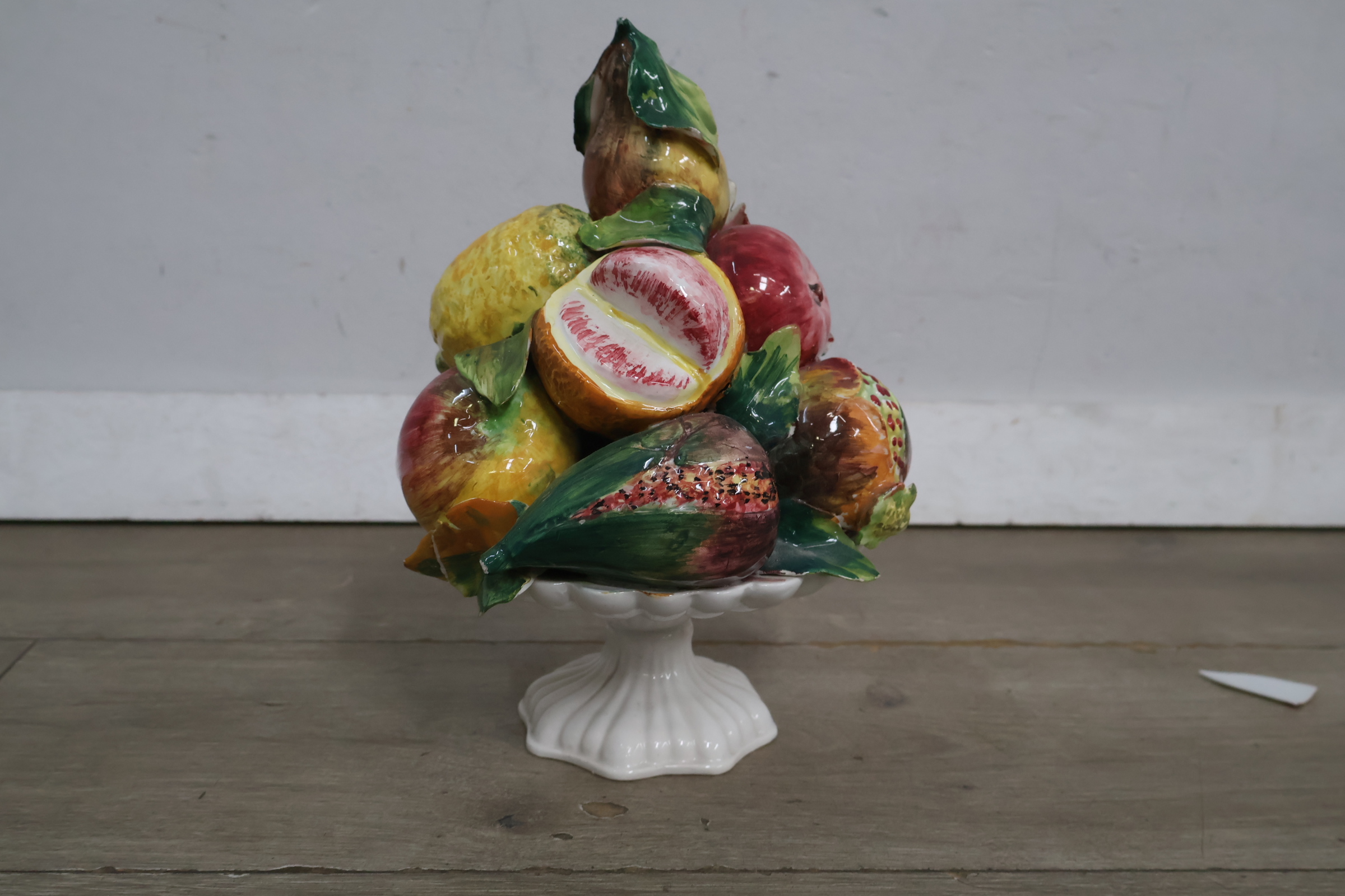Keramische decoratieve fruitschaal – foto 3 – kavel bij GSD Auctions, Zoeterwoude