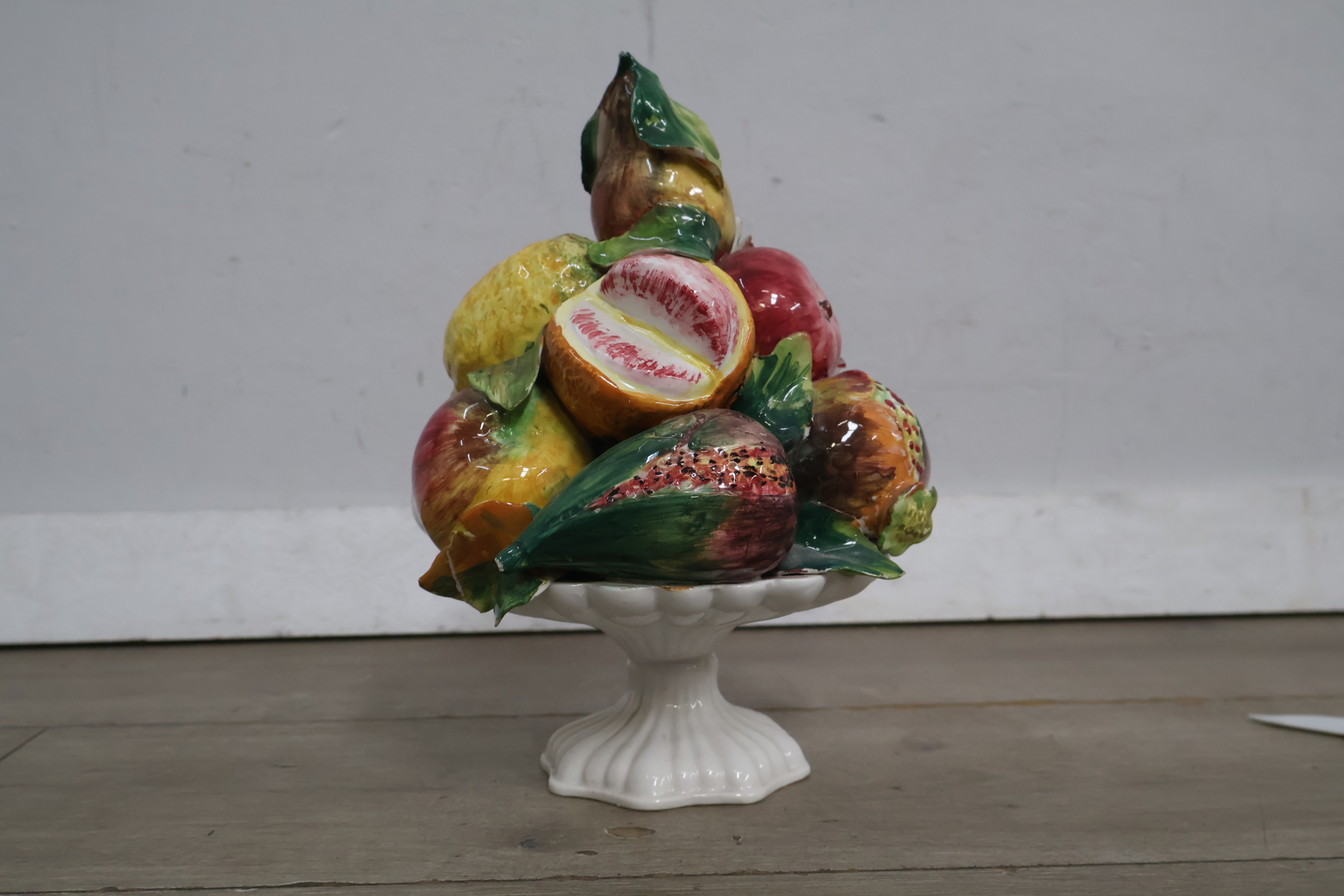 Keramische decoratieve fruitschaal – foto 4 – kavel bij GSD Auctions, Zoeterwoude