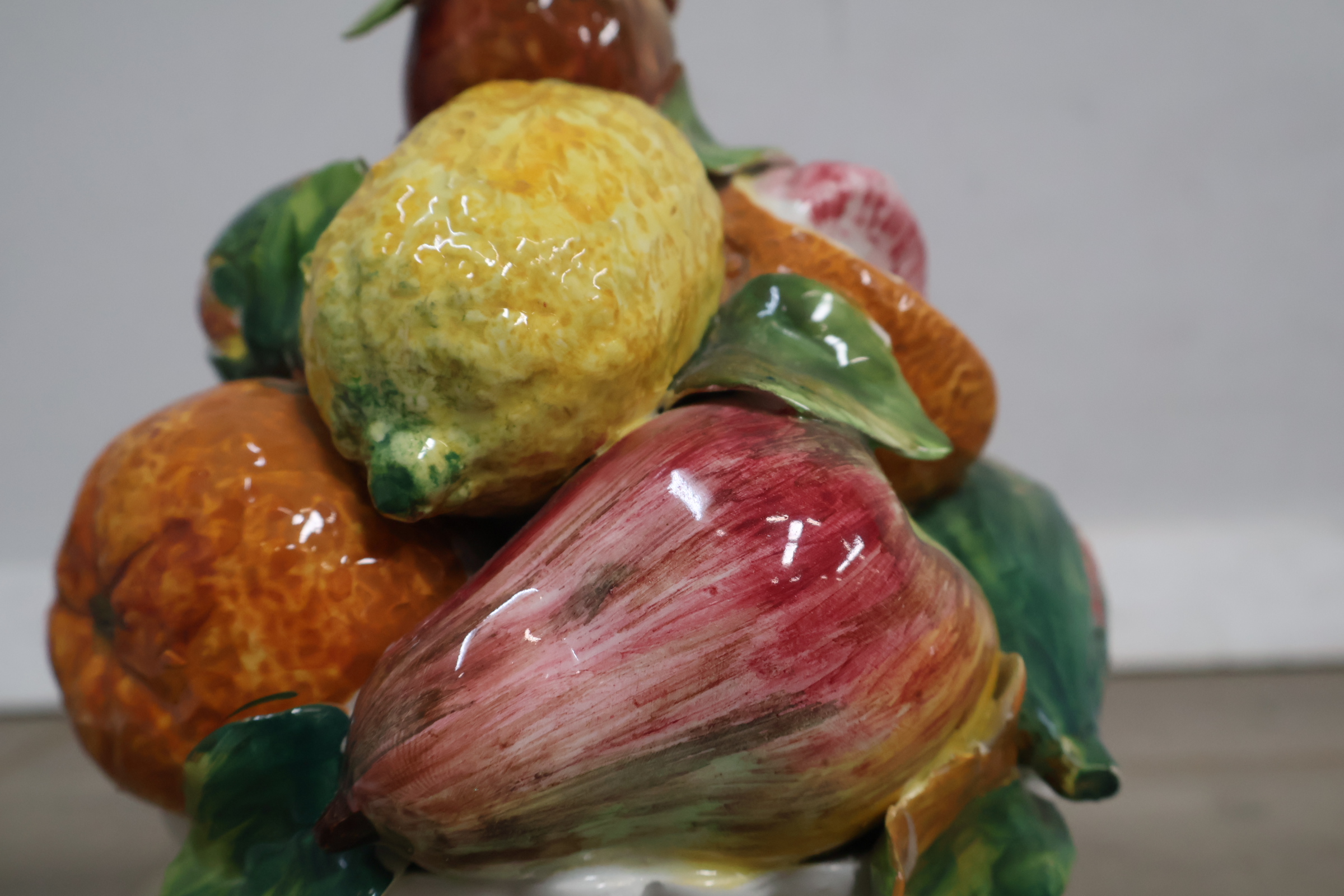 Keramische decoratieve fruitschaal – foto 9 – kavel bij GSD Auctions, Zoeterwoude