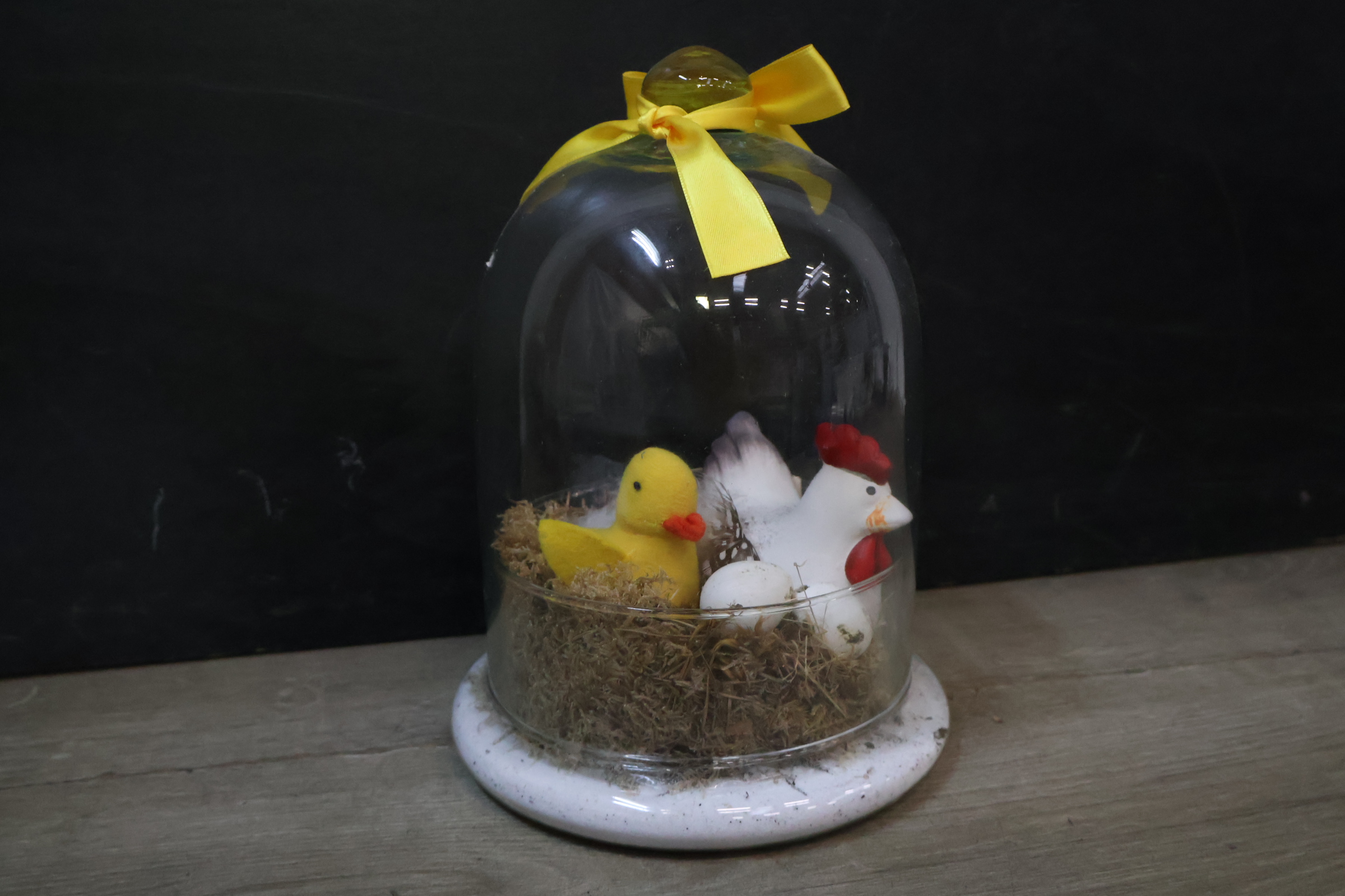 Decoratieve glazen stolp met kip en kuiken – foto 6 – kavel bij GSD Auctions, Zoeterwoude