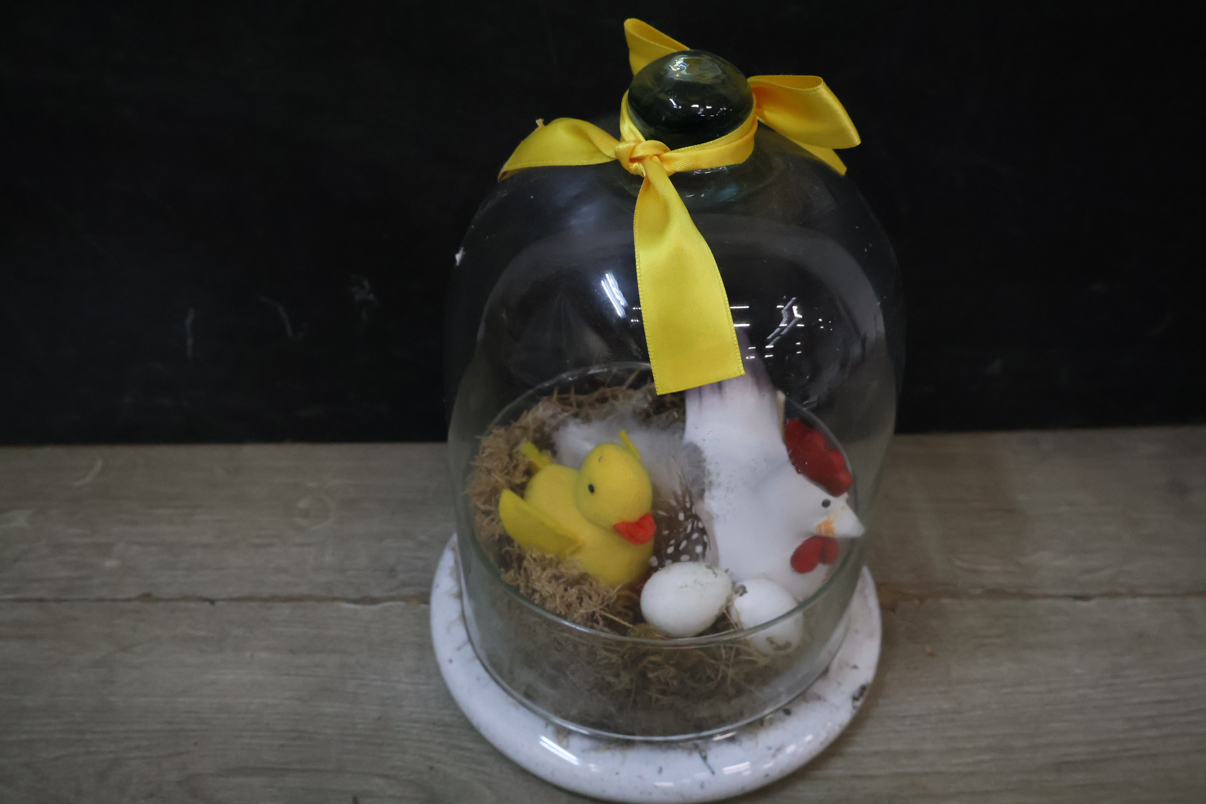 Decoratieve glazen stolp met kip en kuiken – foto 7 – kavel bij GSD Auctions, Zoeterwoude