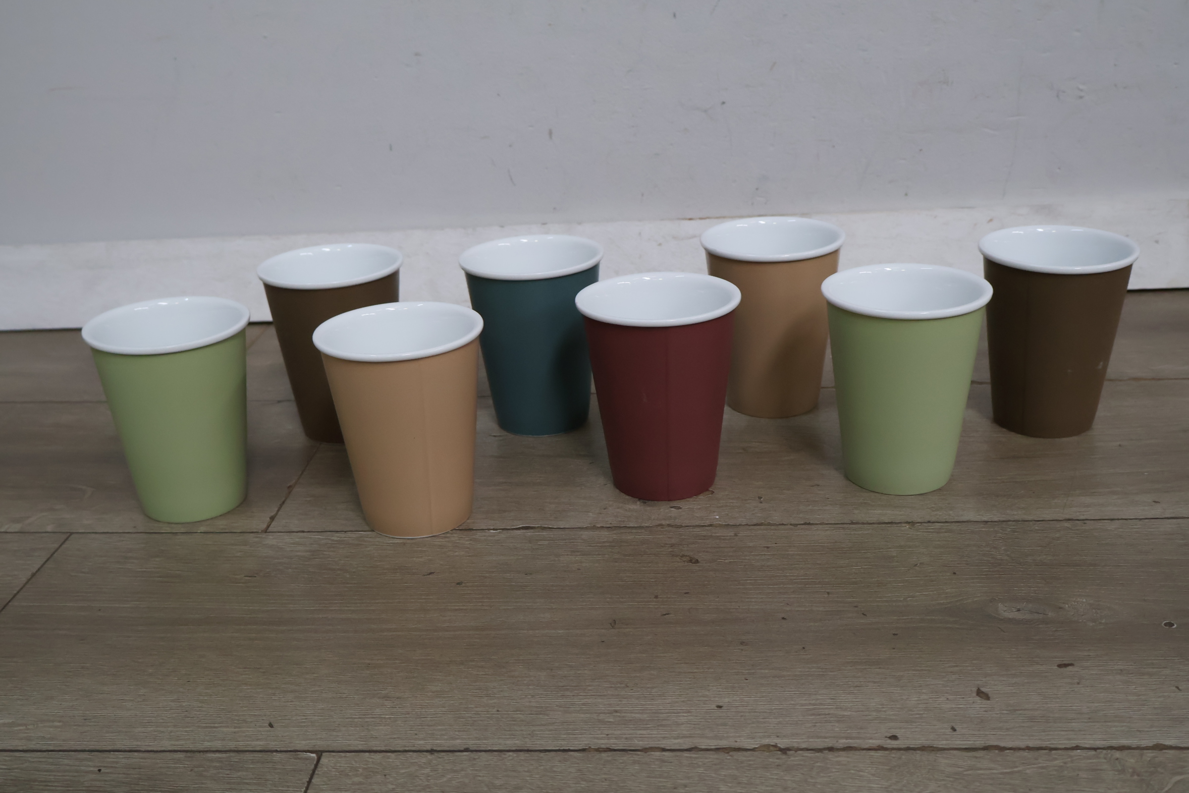 Set van 8 Viva Scandinavia koffiebekers – foto 3 – kavel bij GSD Auctions, Zoeterwoude