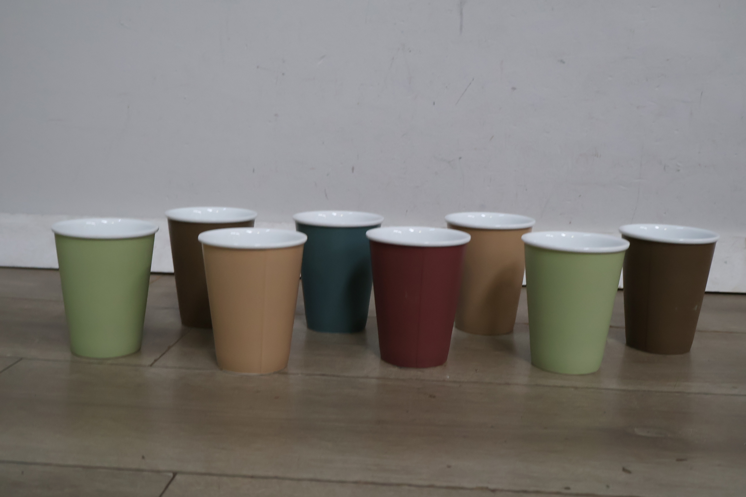 Set van 8 Viva Scandinavia koffiebekers – foto 4 – kavel bij GSD Auctions, Zoeterwoude
