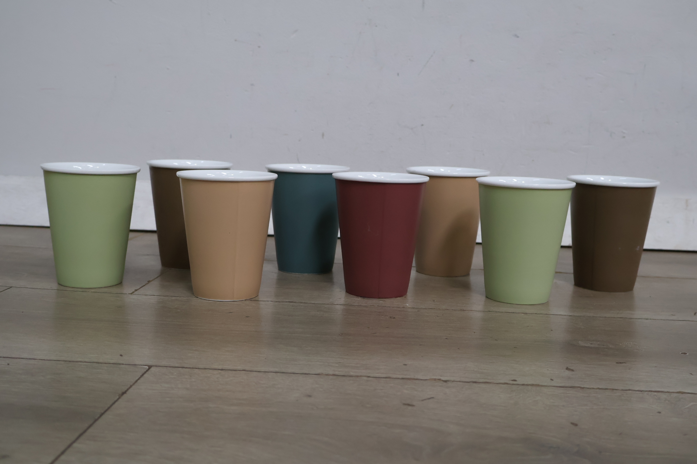 Set van 8 Viva Scandinavia koffiebekers – foto 5 – kavel bij GSD Auctions, Zoeterwoude