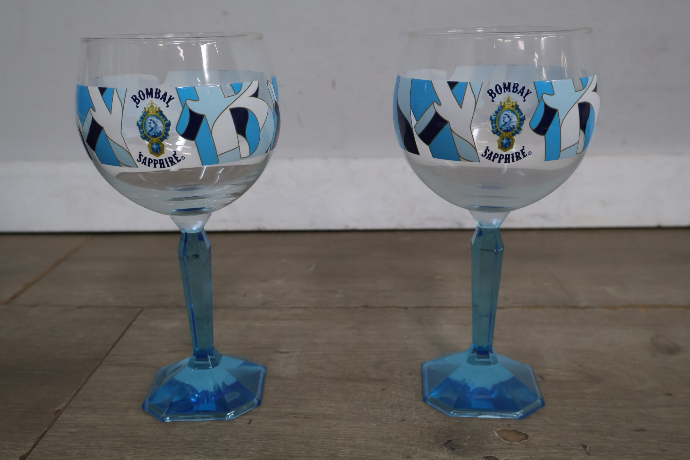 Set van 2 Bombay Sapphire glazen – foto 3 – kavel bij GSD Auctions, Zoeterwoude