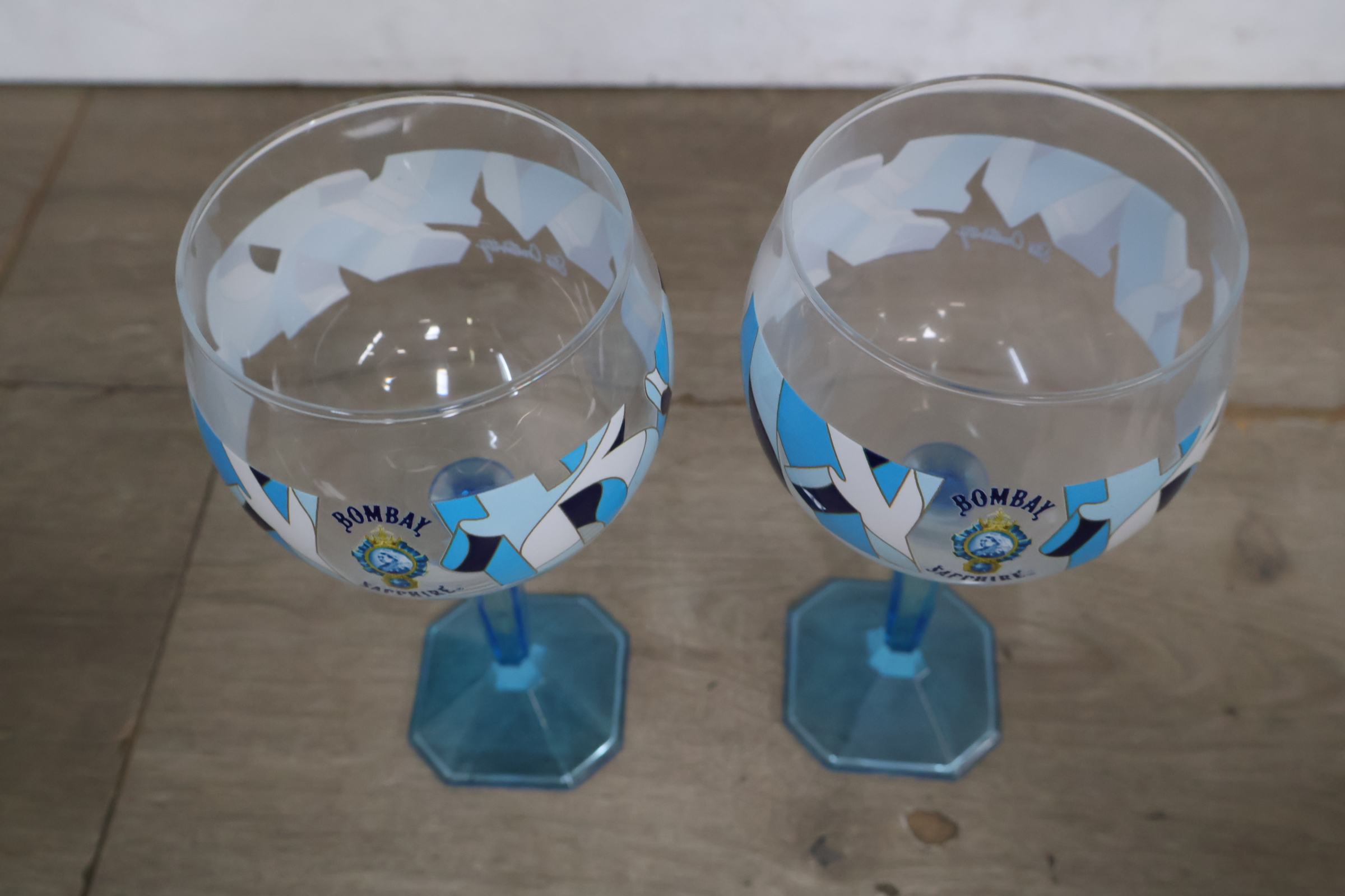 Set van 2 Bombay Sapphire glazen – foto 6 – kavel bij GSD Auctions, Zoeterwoude