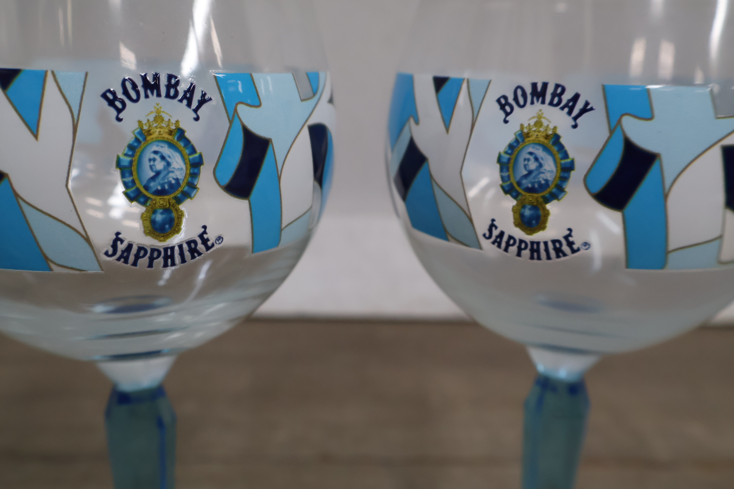Set van 2 Bombay Sapphire glazen – foto 7 – kavel bij GSD Auctions, Zoeterwoude