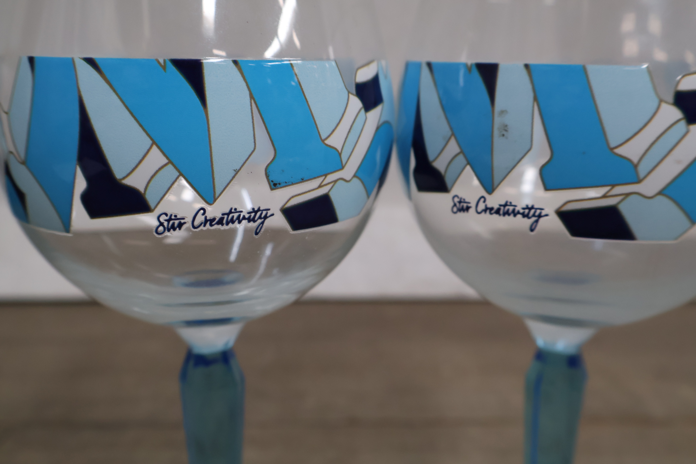 Set van 2 Bombay Sapphire glazen – foto 8 – kavel bij GSD Auctions, Zoeterwoude