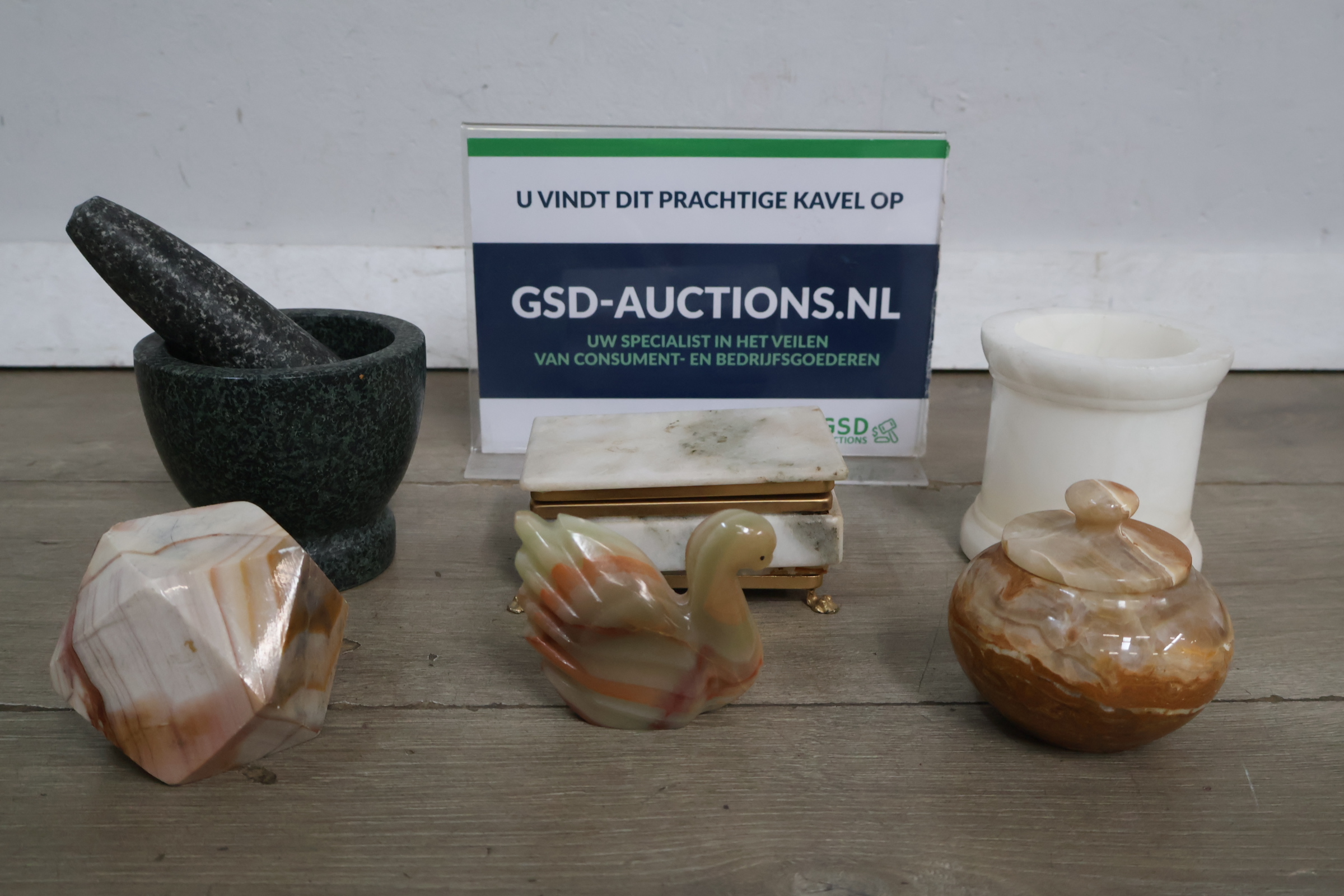 Mix van zes diverse marmeren voorwerpen – foto 2 – kavel bij GSD Auctions, Zoeterwoude
