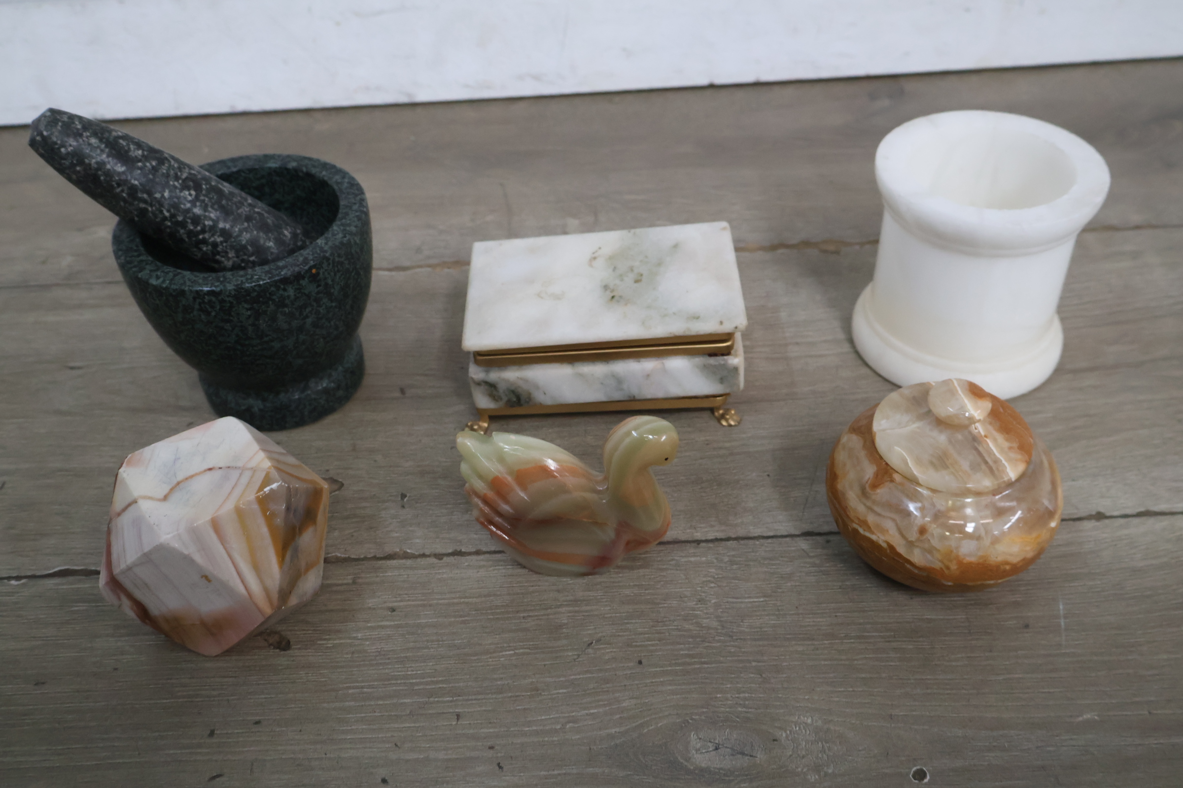 Mix van zes diverse marmeren voorwerpen – foto 3 – kavel bij GSD Auctions, Zoeterwoude