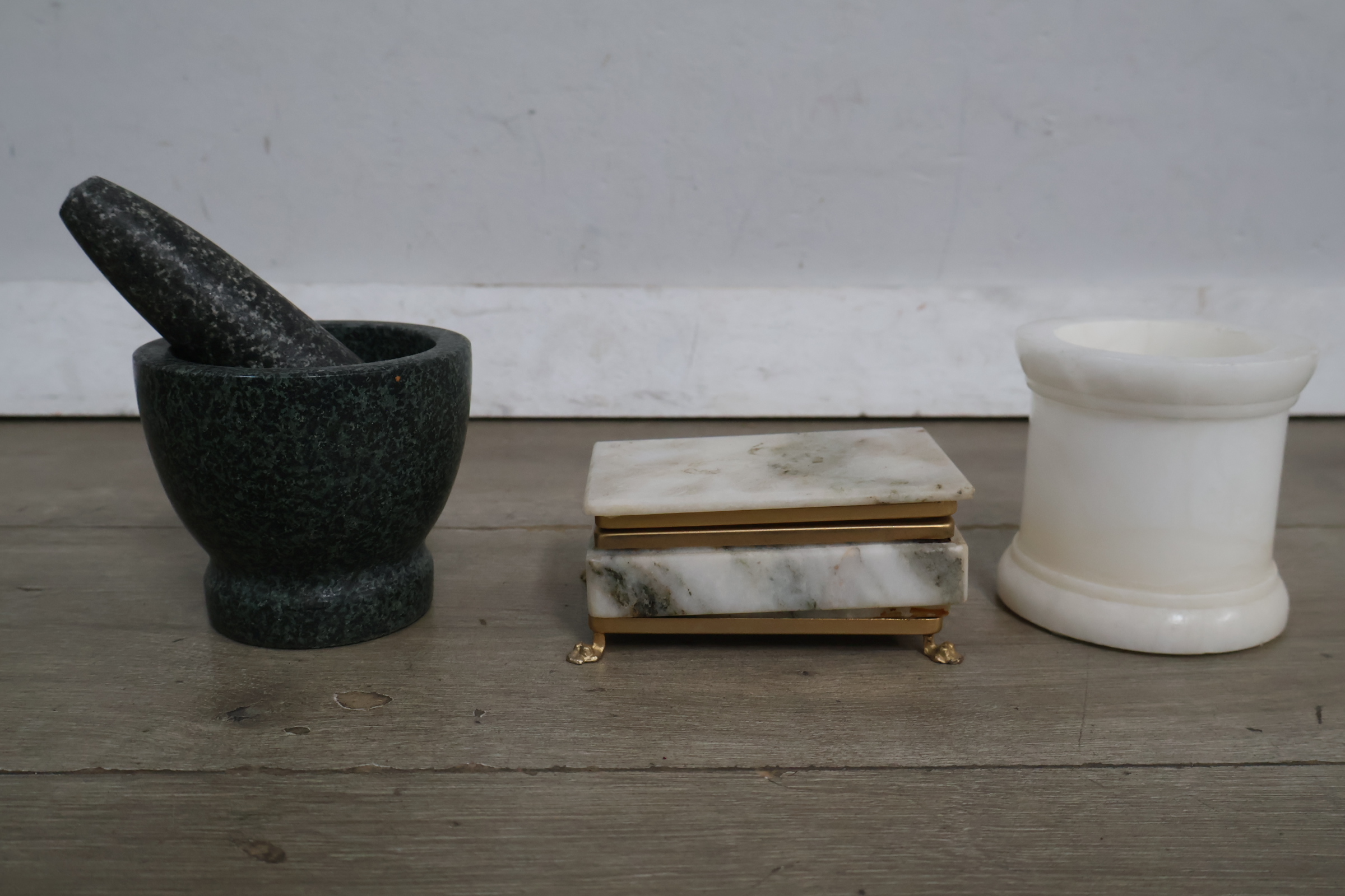 Mix van zes diverse marmeren voorwerpen – foto 4 – kavel bij GSD Auctions, Zoeterwoude
