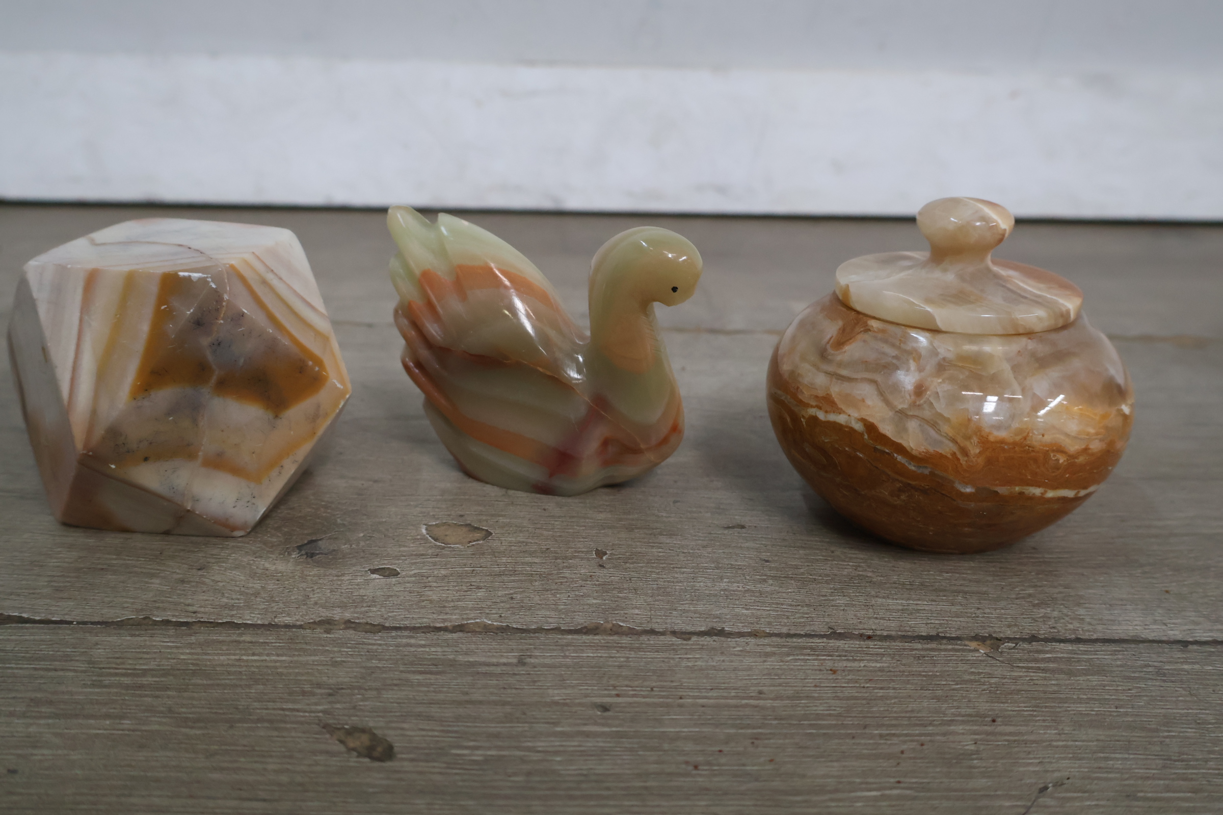 Mix van zes diverse marmeren voorwerpen – foto 7 – kavel bij GSD Auctions, Zoeterwoude
