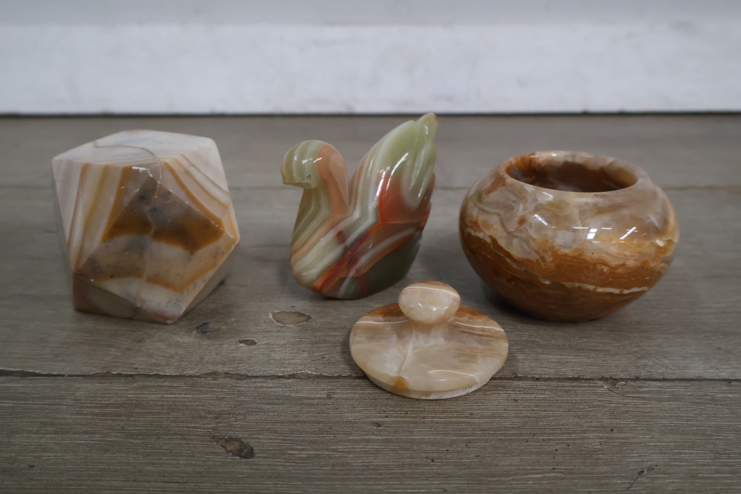 Mix van zes diverse marmeren voorwerpen – foto 8 – kavel bij GSD Auctions, Zoeterwoude