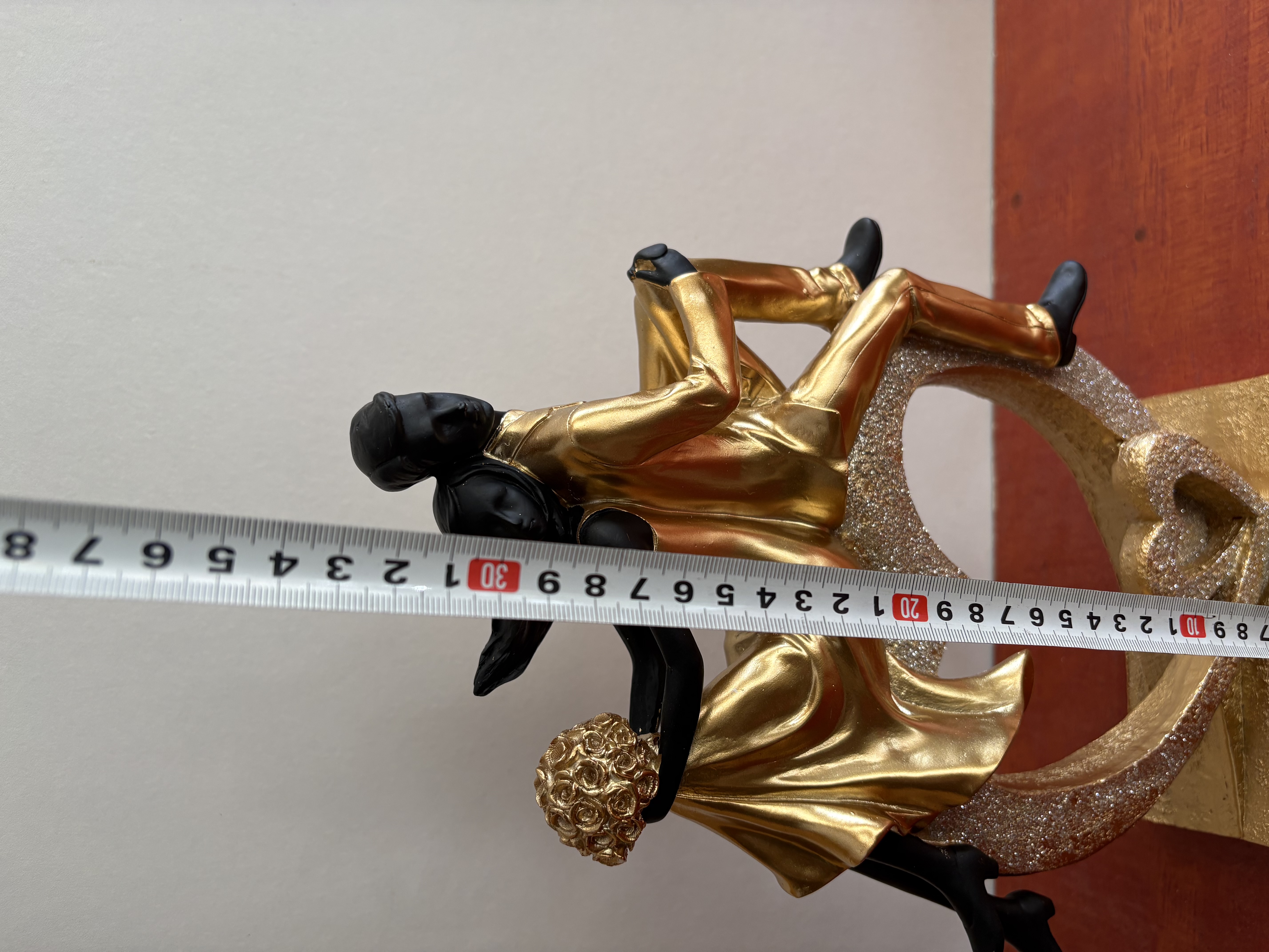 Beeld van een goudenkleurige koppel op haart – foto 6 – kavel bij GSD Auctions, Zoeterwoude
