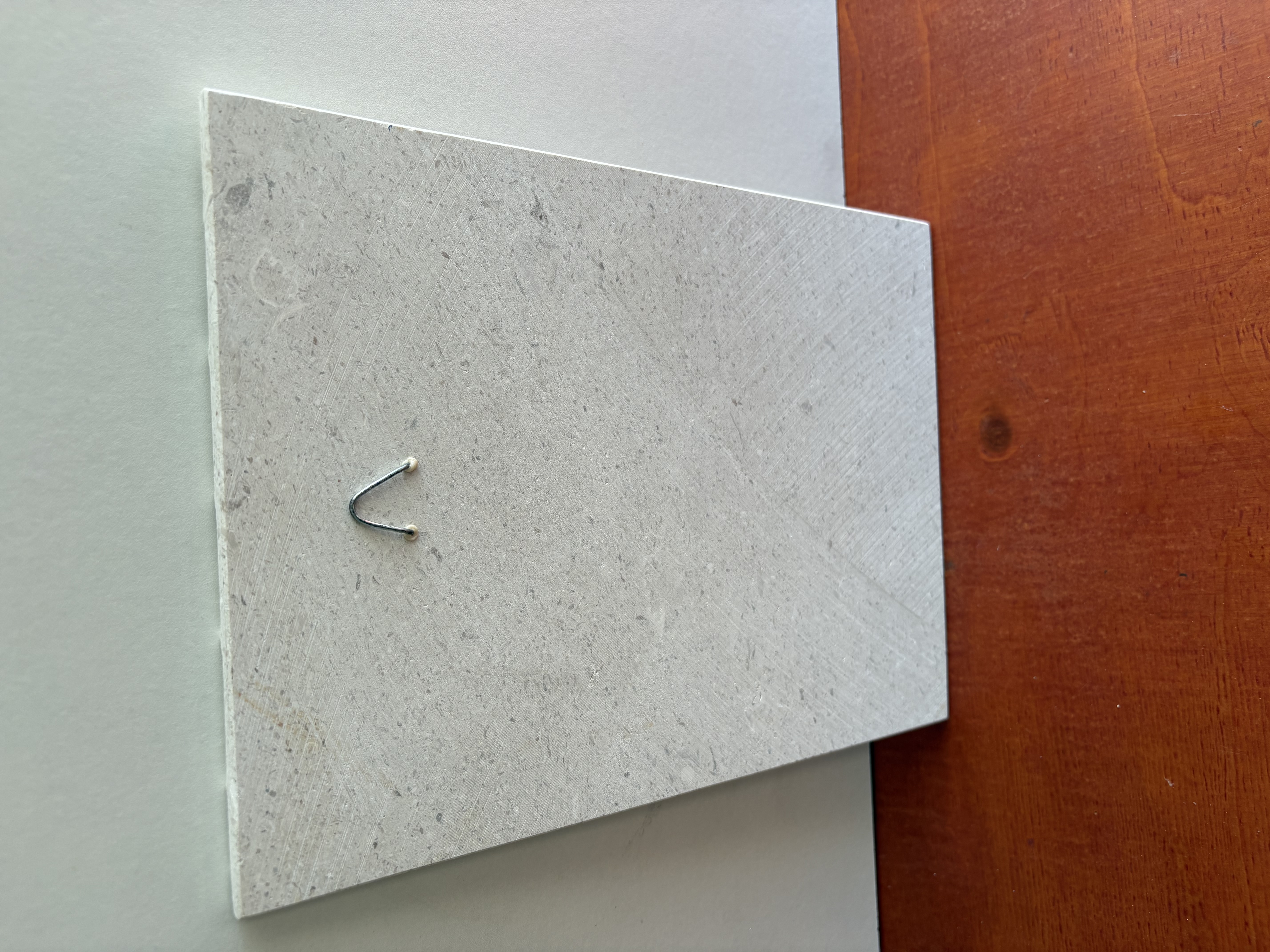 Muur decoratie op een steen – foto 6 – kavel bij GSD Auctions, Zoeterwoude