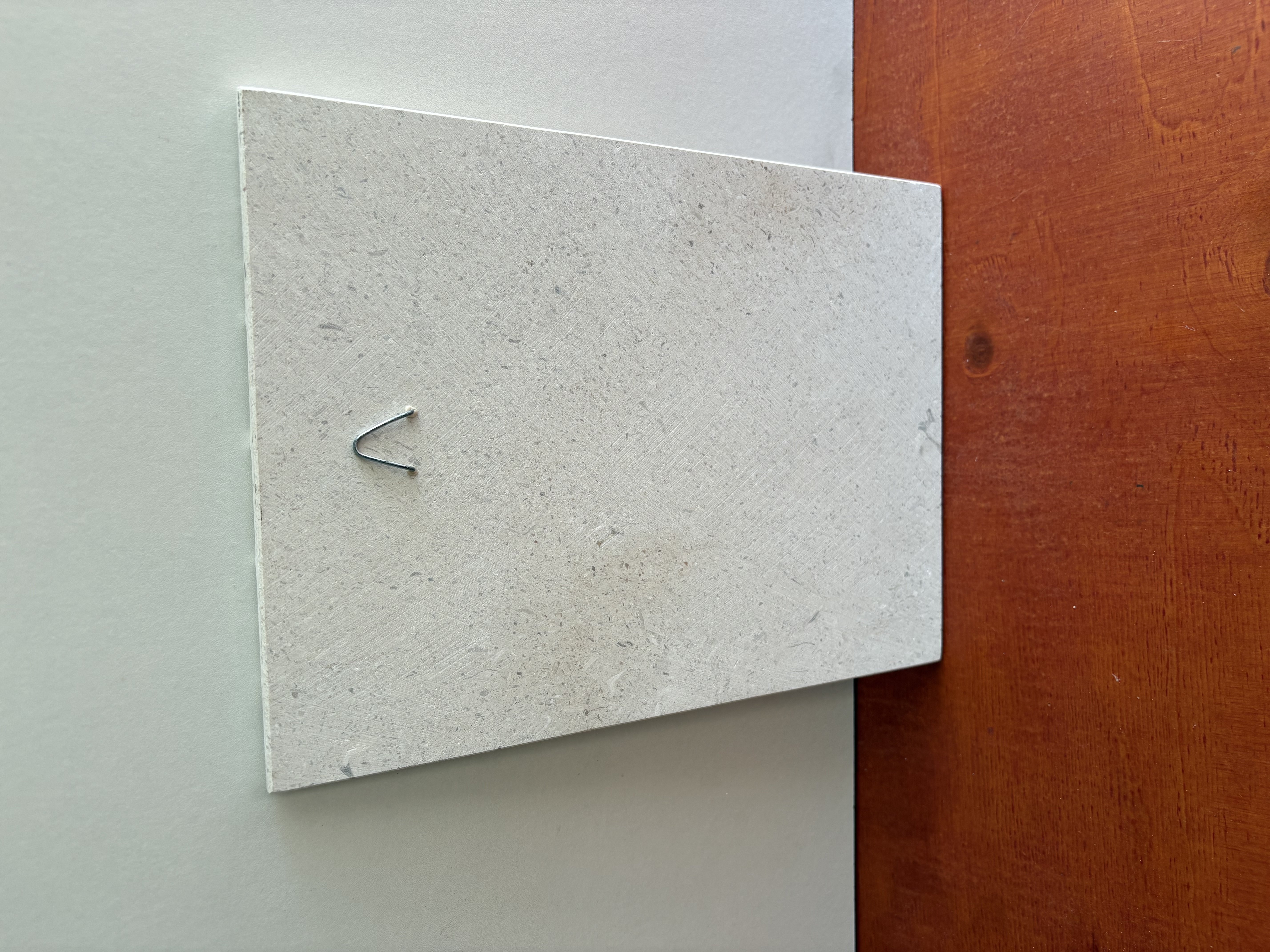Muur decoratie op een steen (vrouw) – foto 5 – kavel bij GSD Auctions, Zoeterwoude