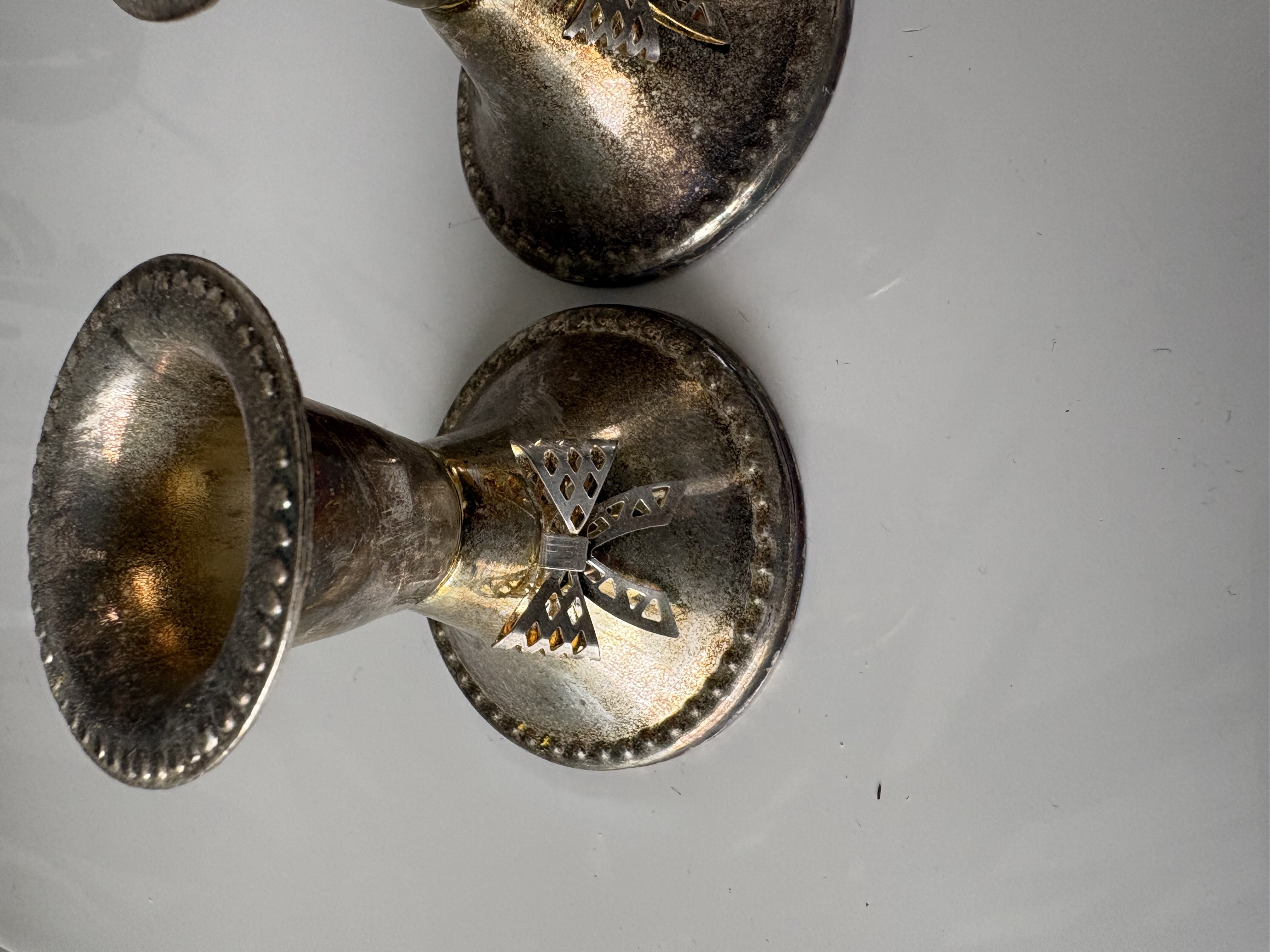 2 verzilverde kandelaars – foto 2 – kavel bij GSD Auctions, Zoeterwoude