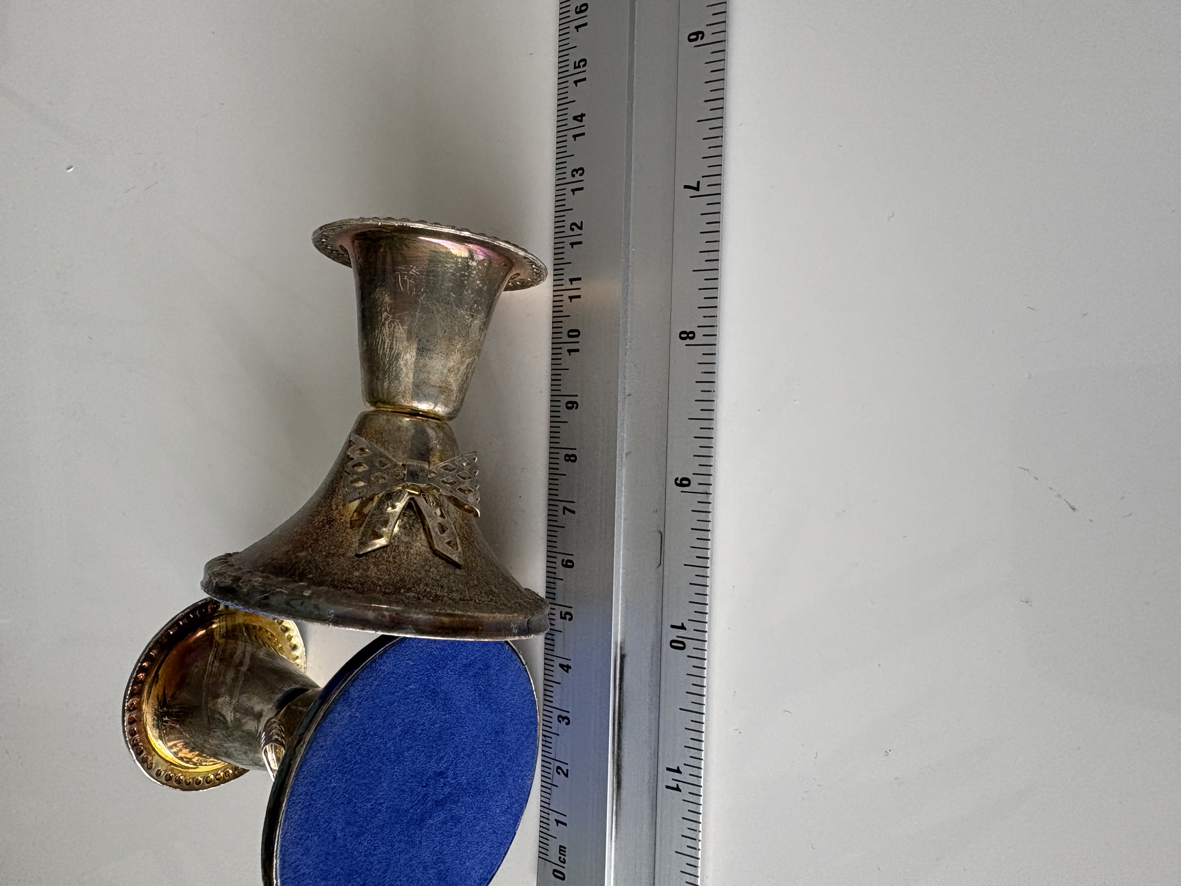2 verzilverde kandelaars – foto 6 – kavel bij GSD Auctions, Zoeterwoude