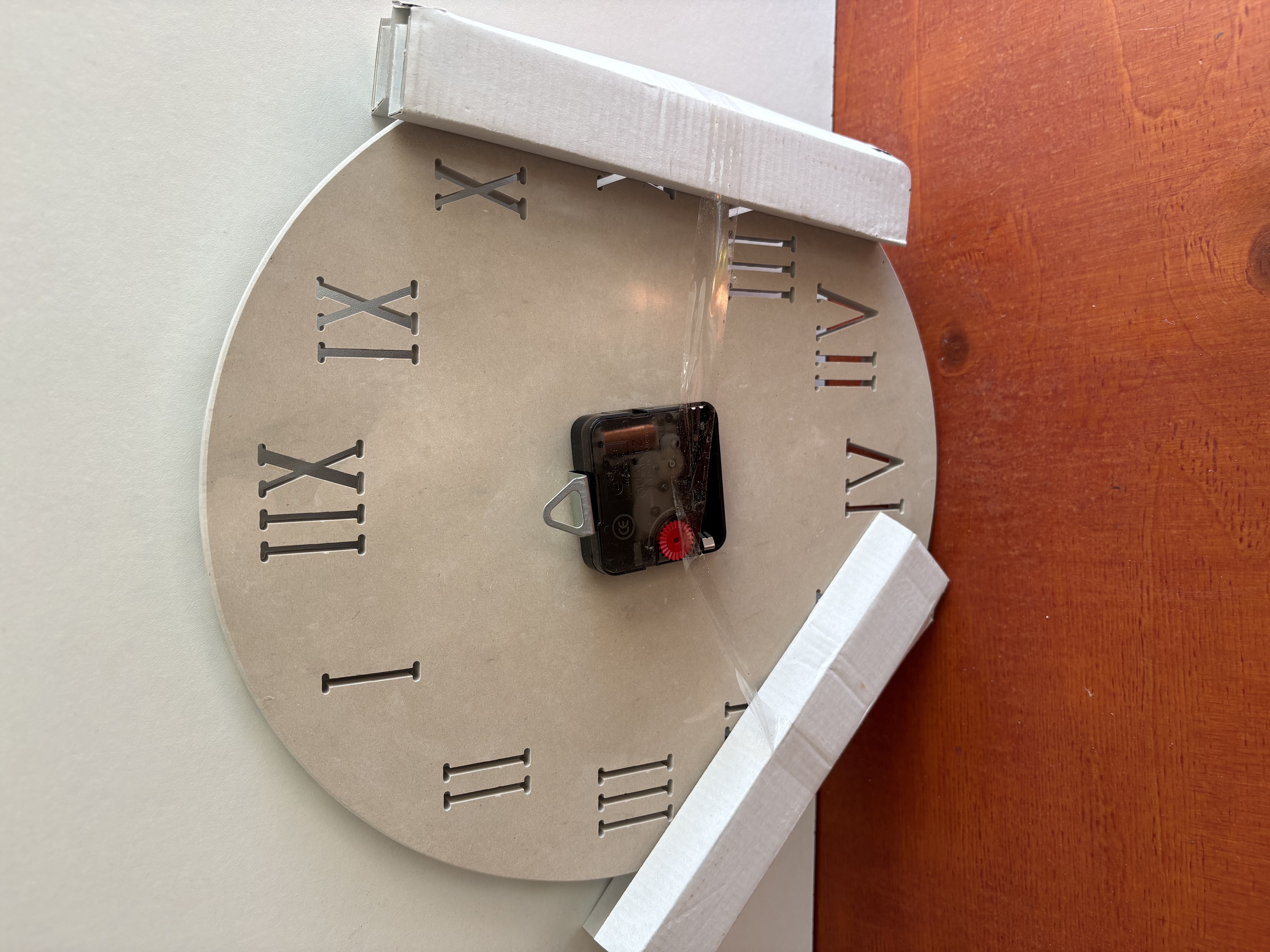Muur decoratie met plaatje van hond als klok – foto 4 – kavel bij GSD Auctions, Zoeterwoude
