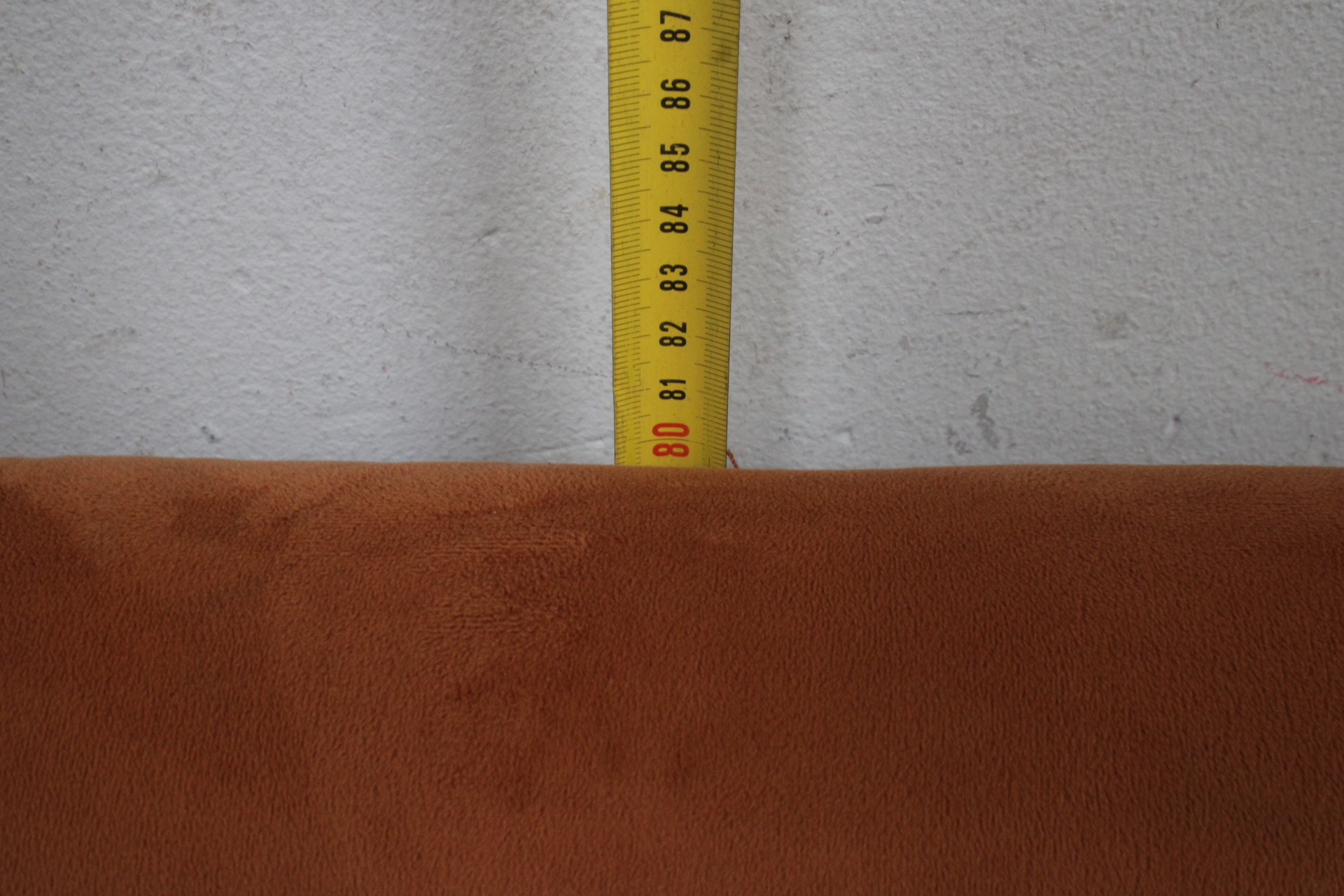 Keurige fauteuil met metalen poten' – foto 11 – kavel bij GSD Auctions, Zoeterwoude