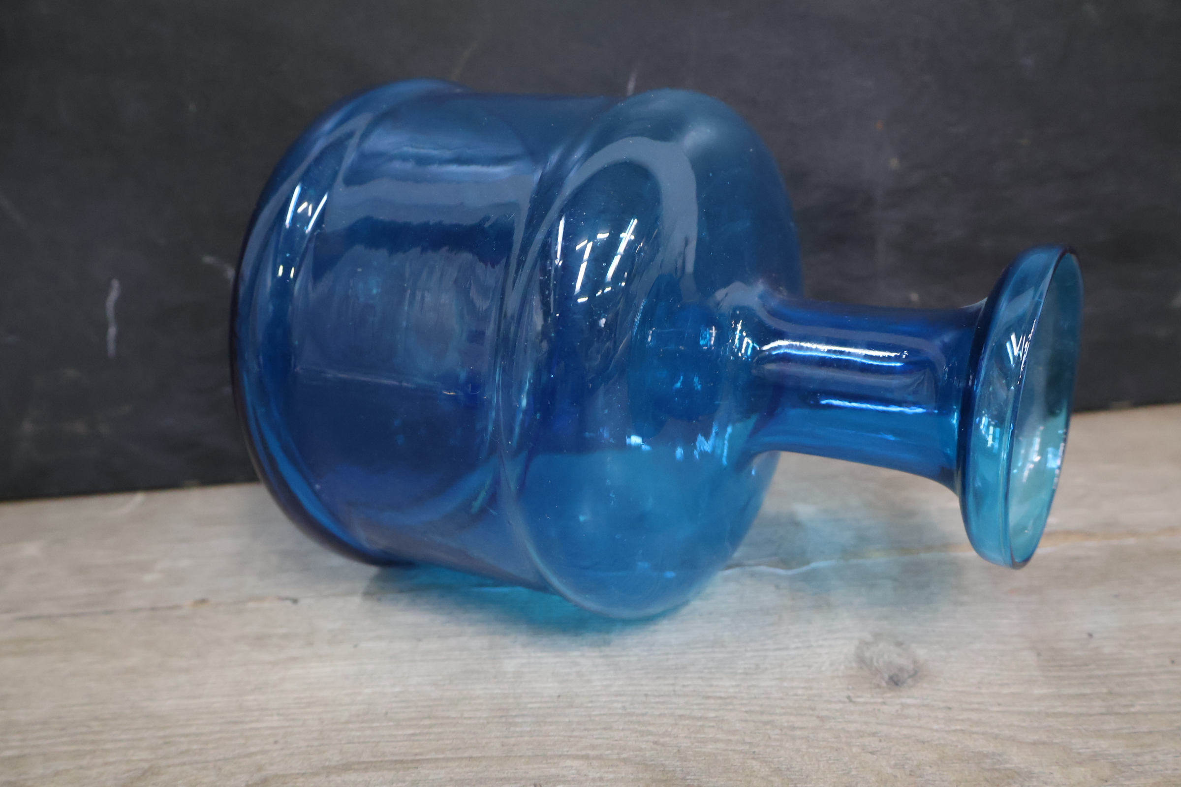Set van 6 blauwe wijnglazen met karaf' – foto 15 – kavel bij GSD Auctions, Zoeterwoude
