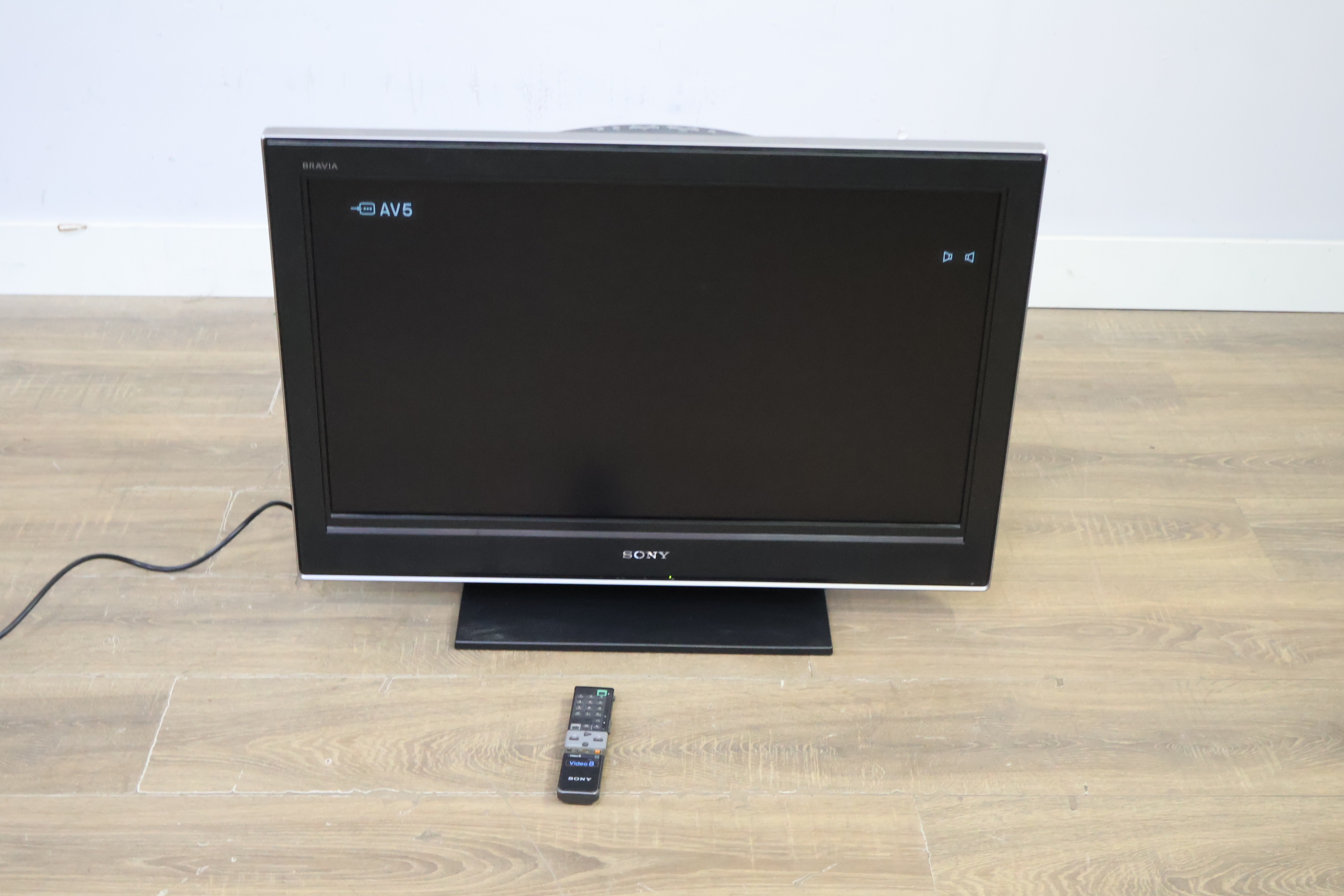 Sony Bravia LCD Televisie - 32'inch' – foto 17 – kavel bij GSD Auctions, Zoeterwoude