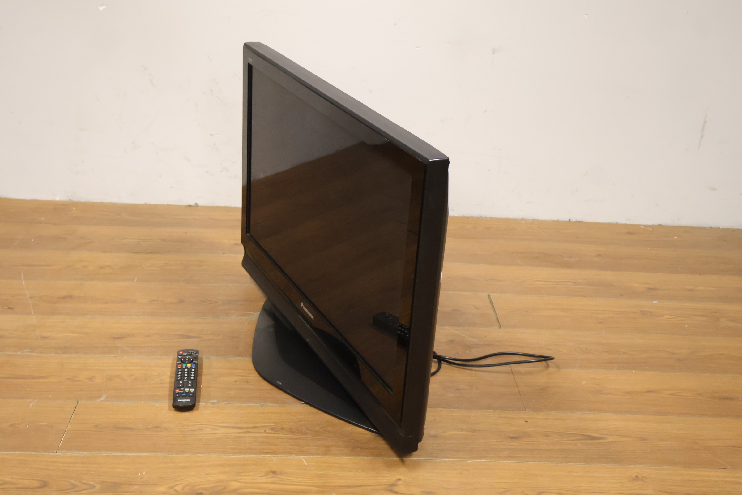 Panasonic 37'inch TV' – foto 12 – kavel bij GSD Auctions, Zoeterwoude