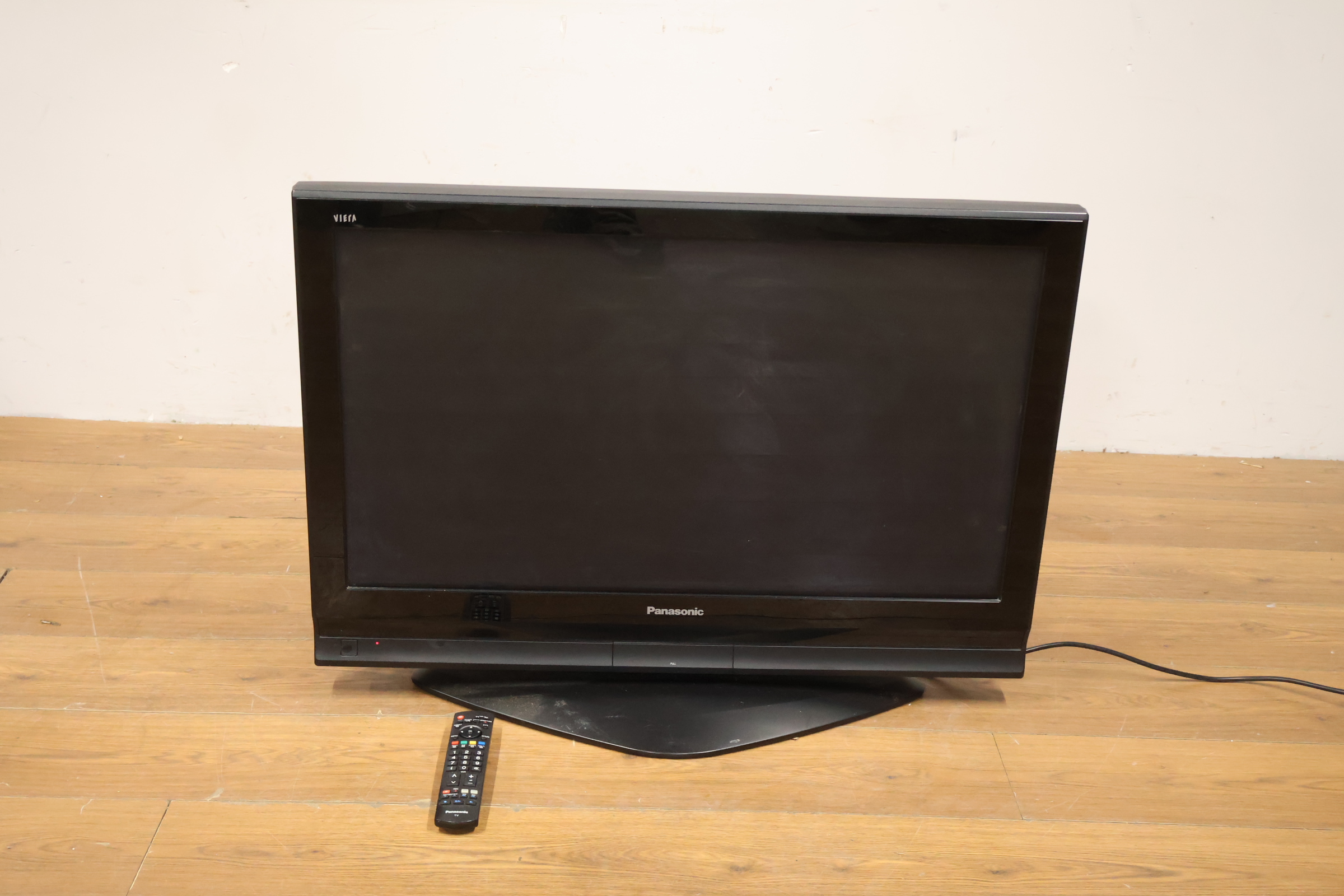 Panasonic 37'inch TV' – foto 13 – kavel bij GSD Auctions, Zoeterwoude