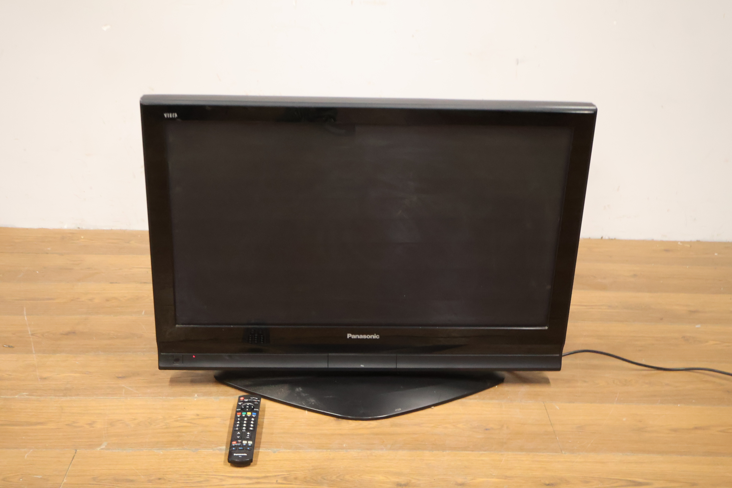 Panasonic 37'inch TV' – foto 14 – kavel bij GSD Auctions, Zoeterwoude