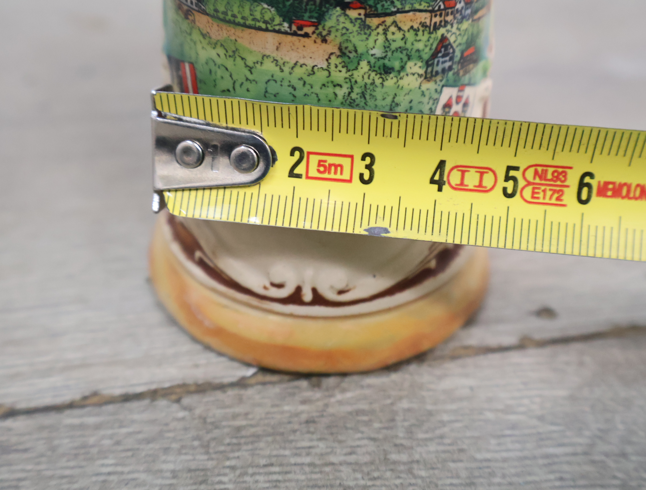 Set van drie decoratieve keramische bierpullen' – foto 17 – kavel bij GSD Auctions, Zoeterwoude
