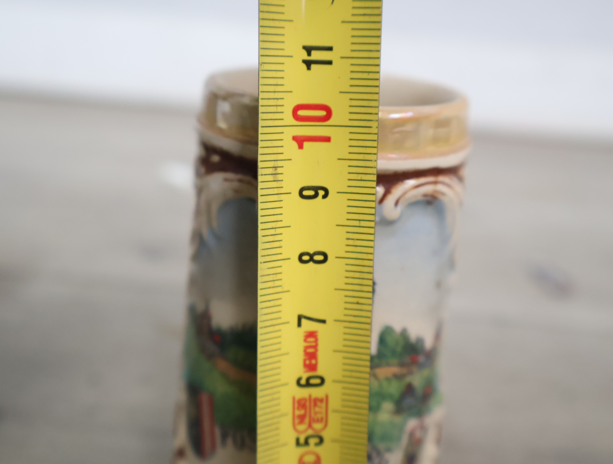 Set van drie decoratieve keramische bierpullen' – foto 18 – kavel bij GSD Auctions, Zoeterwoude