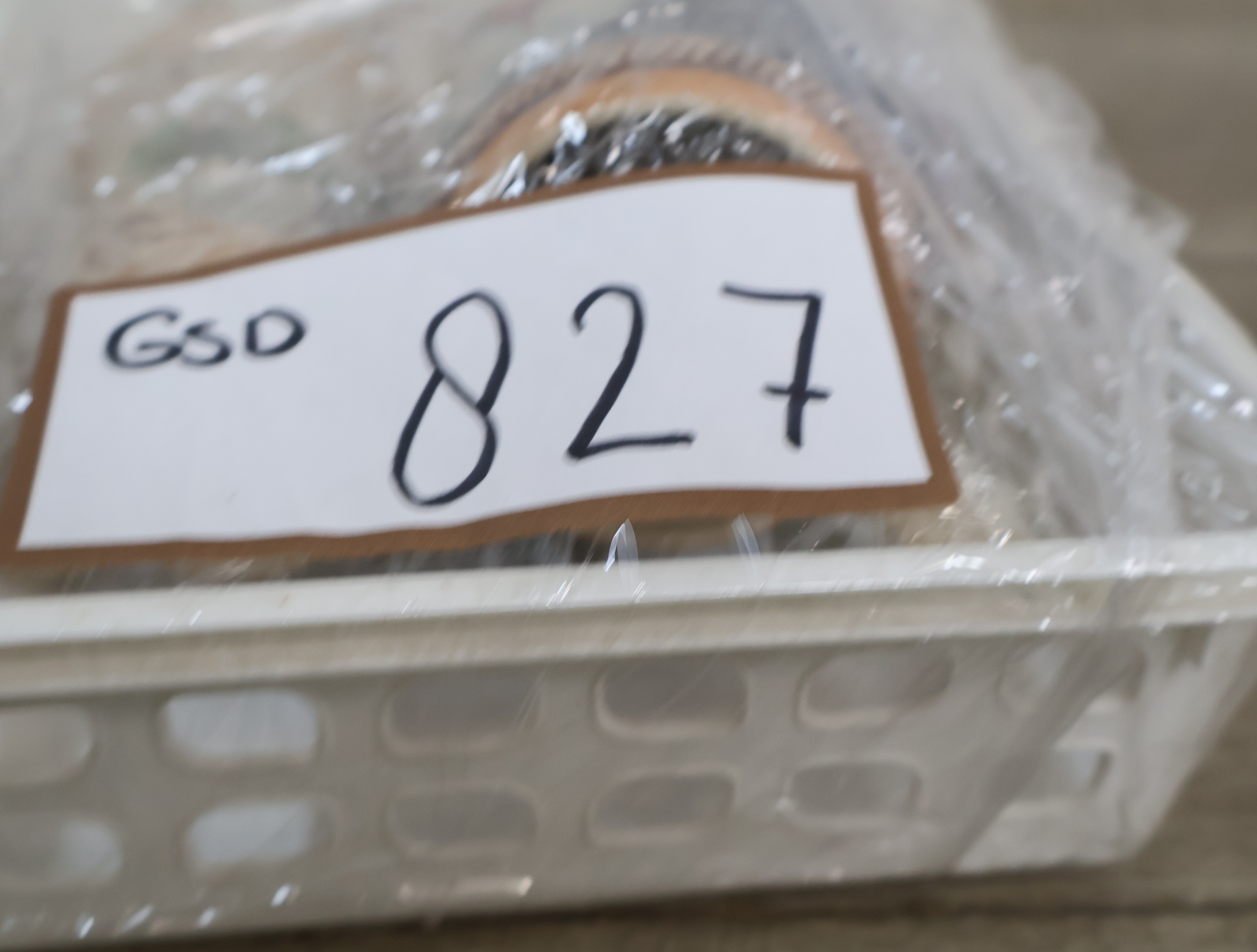 Set van drie decoratieve keramische bierpullen' – foto 19 – kavel bij GSD Auctions, Zoeterwoude
