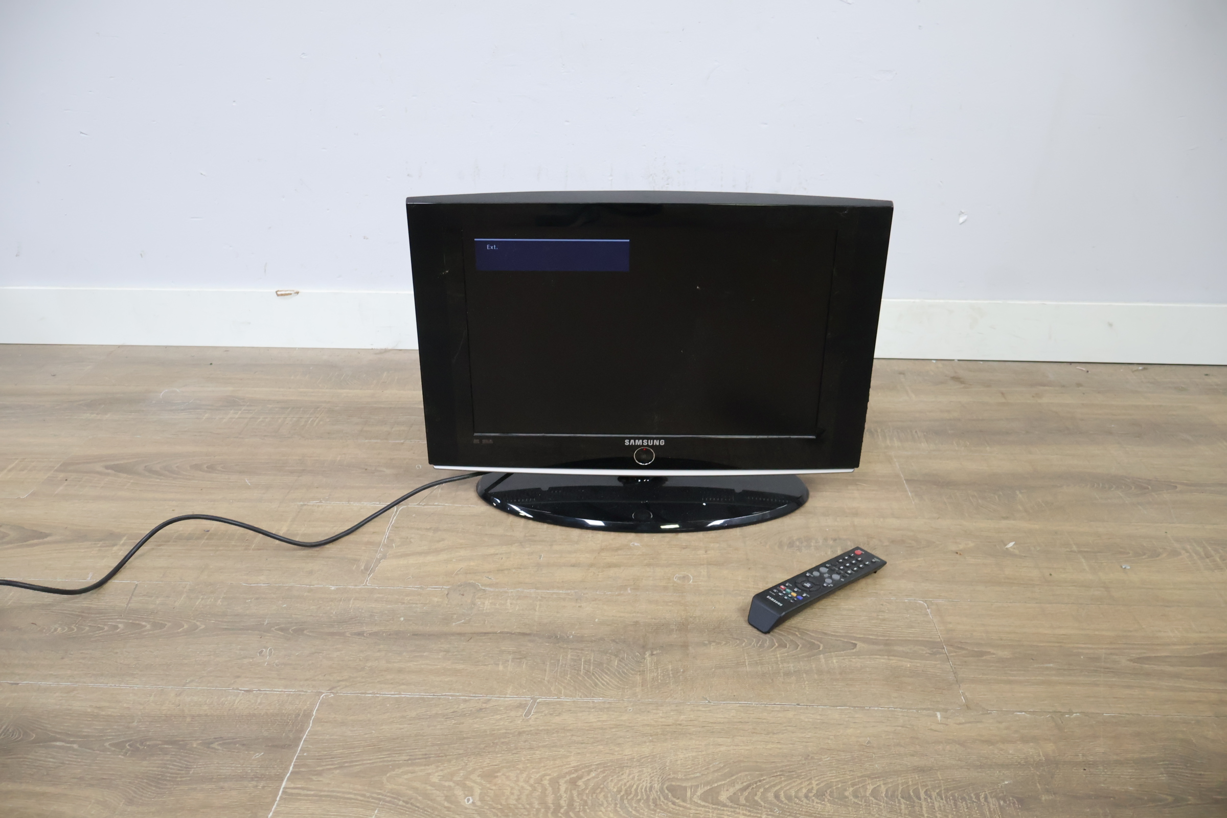 Samsung LCD TV 22'inch' – foto 13 – kavel bij GSD Auctions, Zoeterwoude