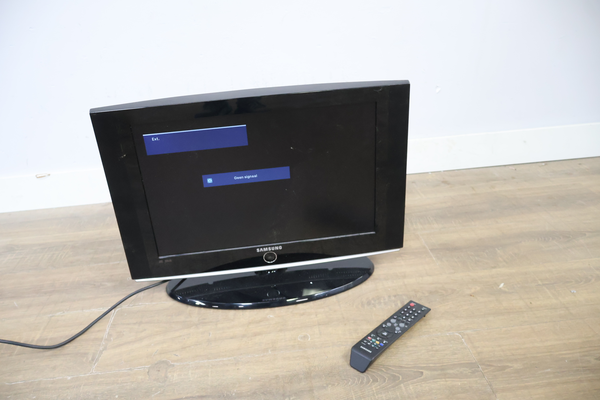 Samsung LCD TV 22'inch' – foto 14 – kavel bij GSD Auctions, Zoeterwoude