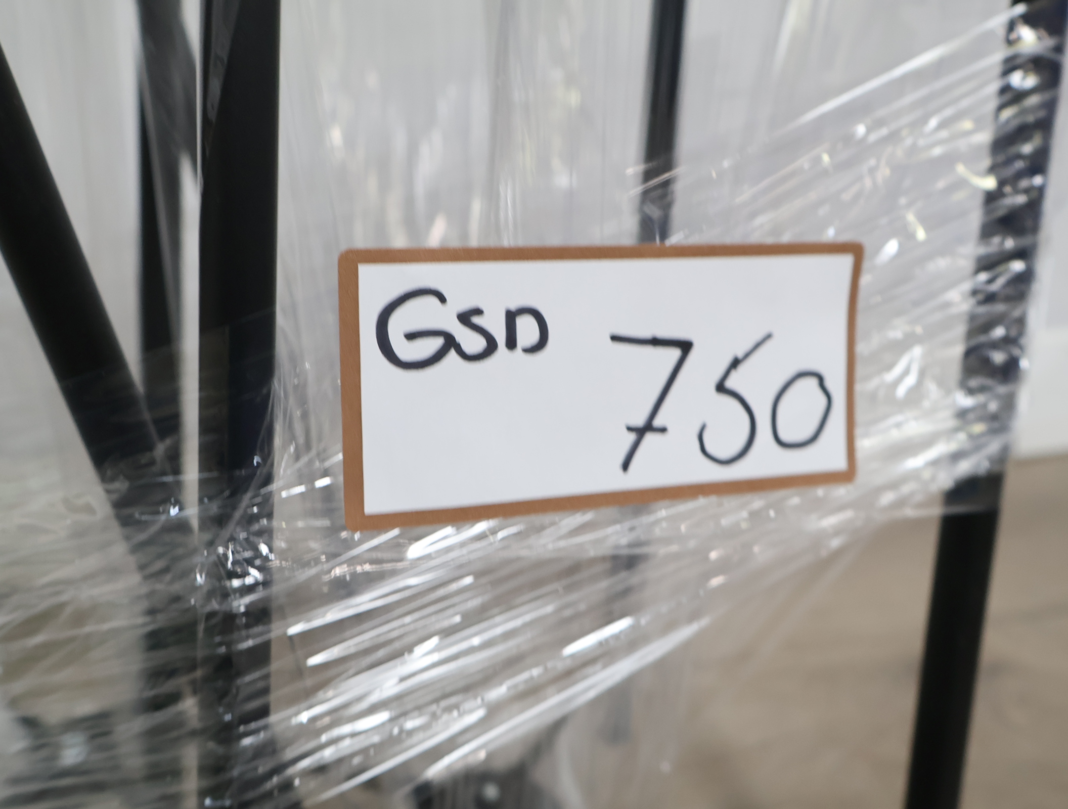 Set van twee zwarte ronde Plantentafels, Zuilen' – foto 16 – kavel bij GSD Auctions, Zoeterwoude