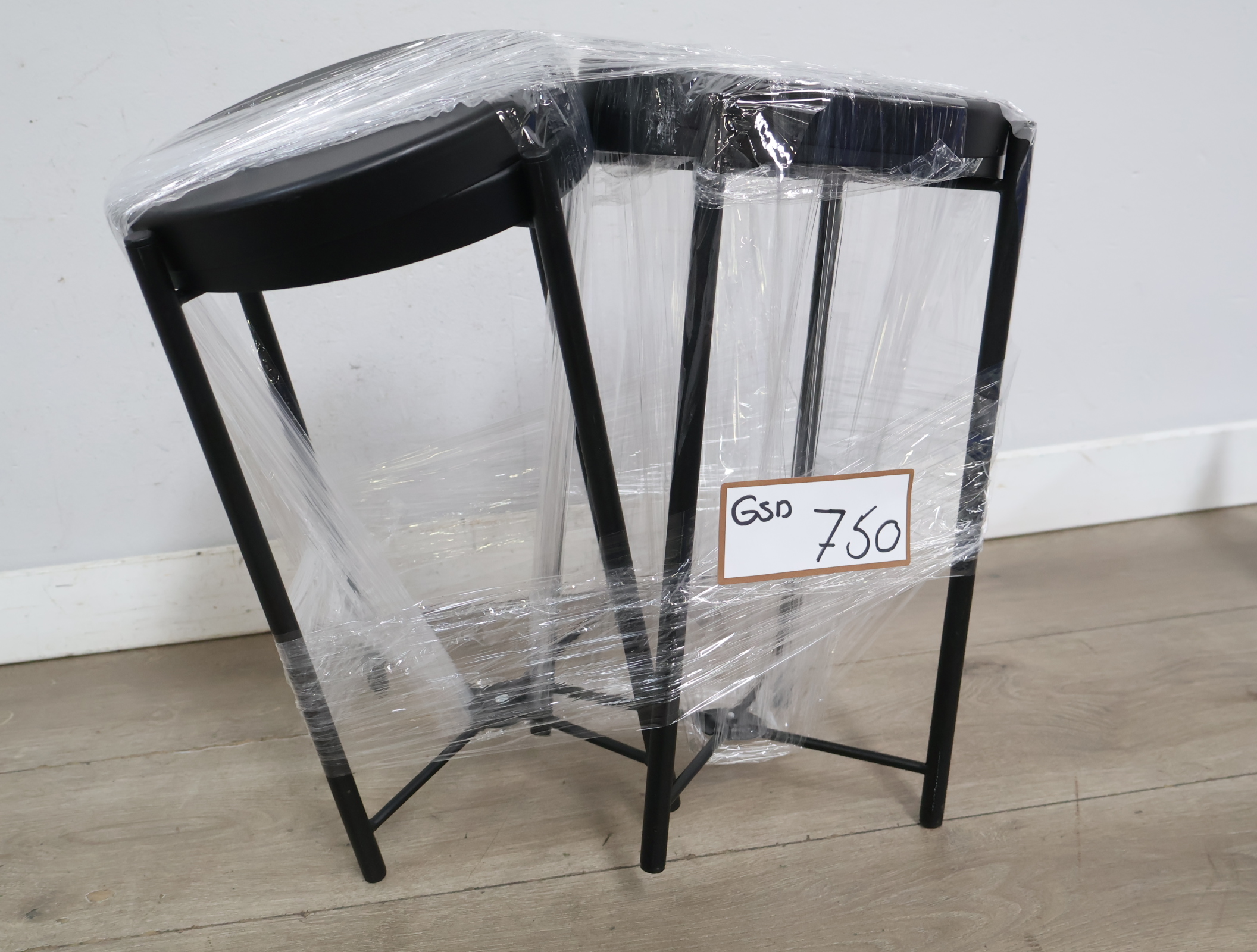 Set van twee zwarte ronde Plantentafels, Zuilen' – foto 17 – kavel bij GSD Auctions, Zoeterwoude