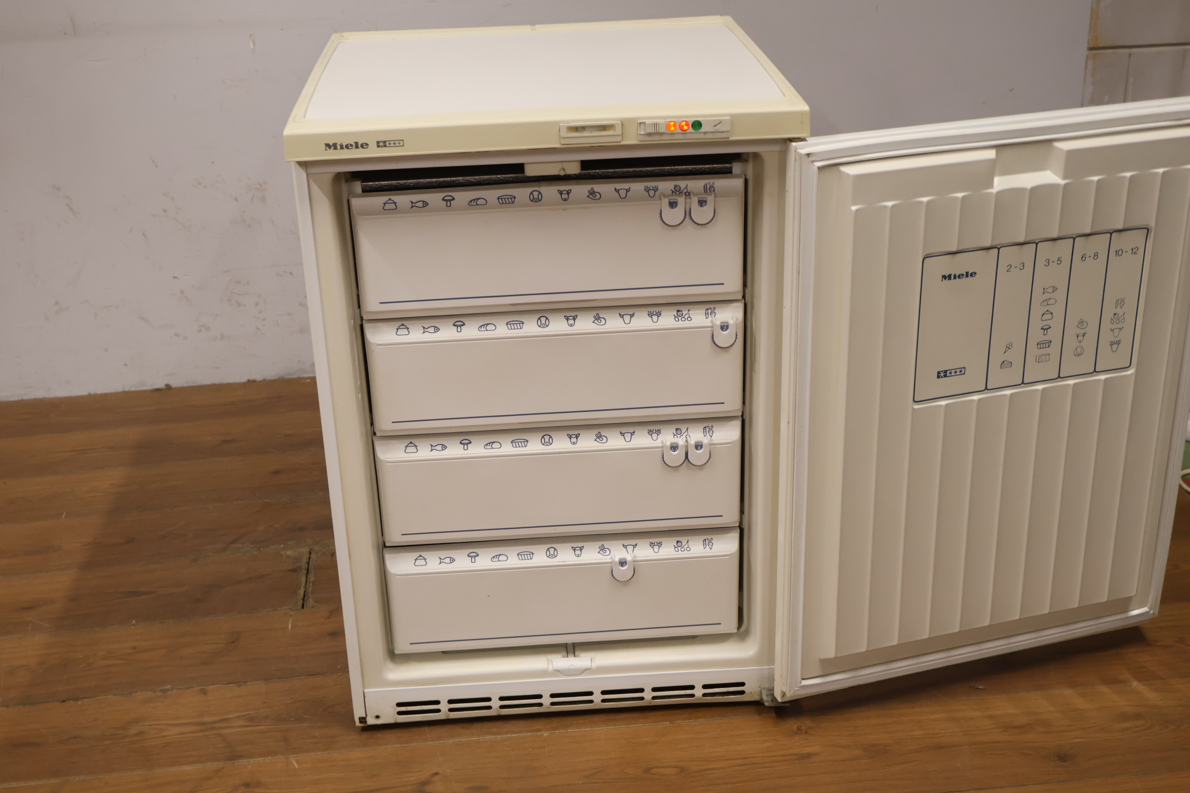 Miele tafelmodel Vriezer' – foto 12 – kavel bij GSD Auctions, Zoeterwoude