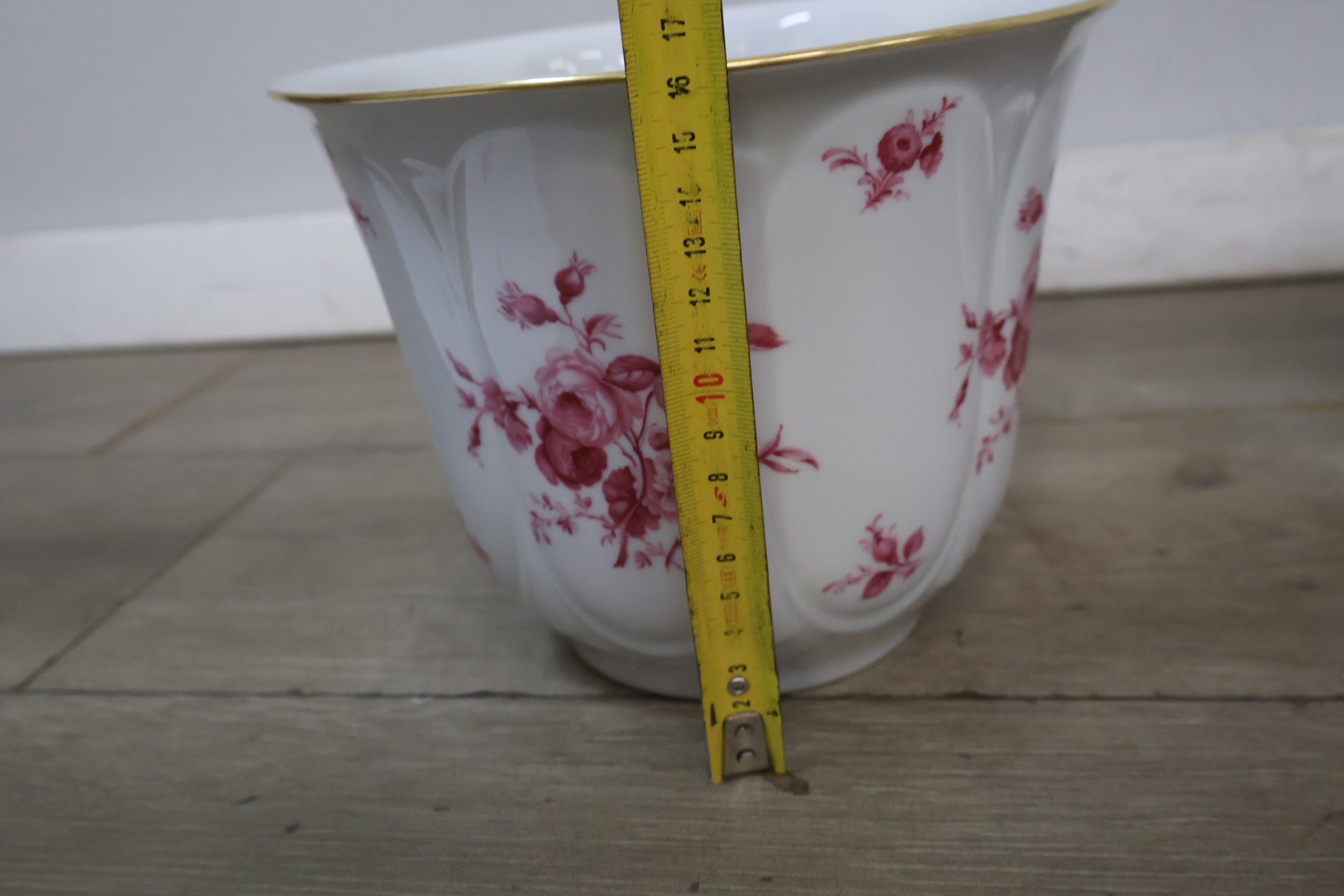 Set van 2 keramische bloempotten met bloemmotief' – foto 14 – kavel bij GSD Auctions, Zoeterwoude