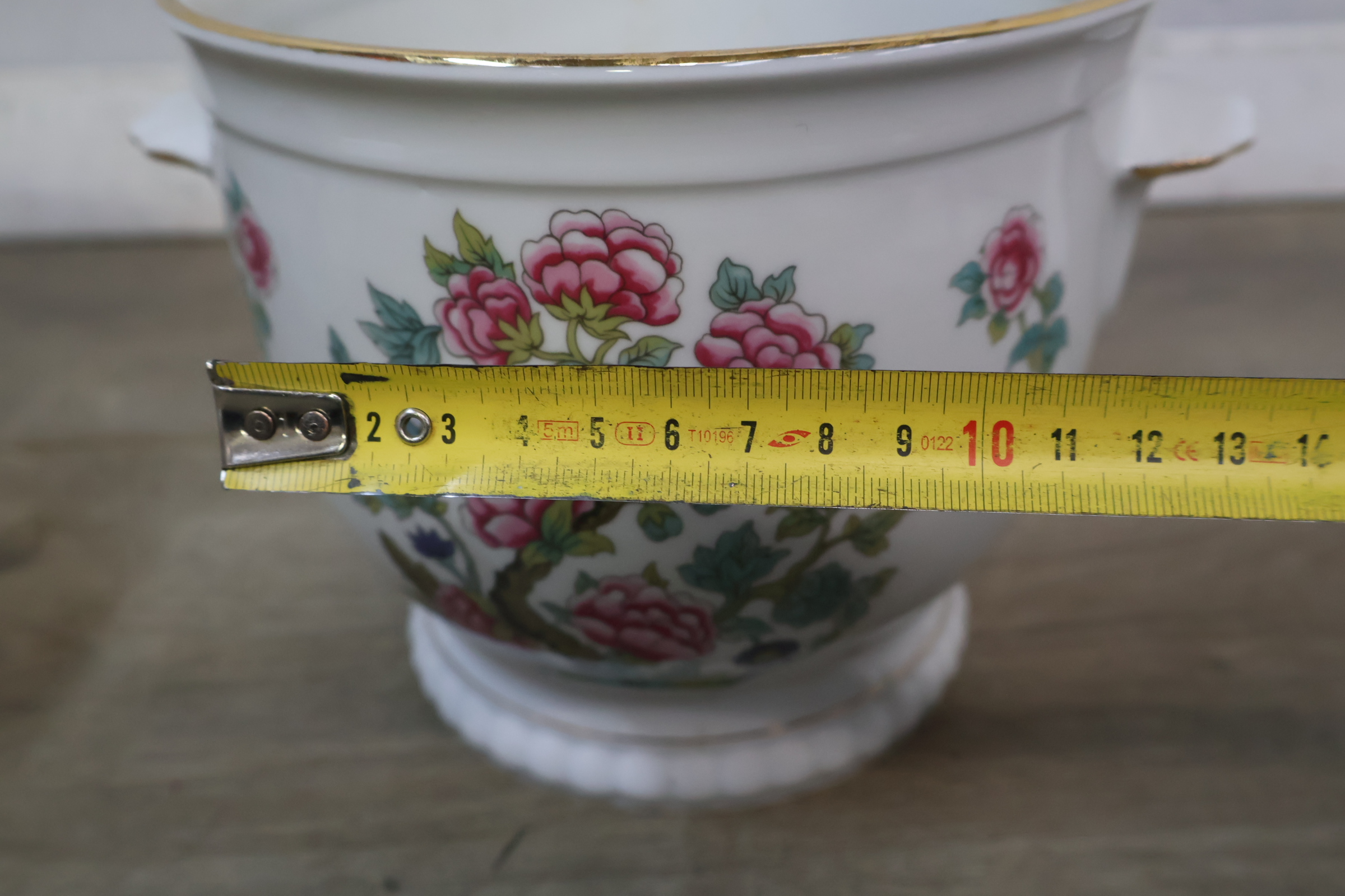Set van 2 keramische bloempotten met bloemmotief' – foto 17 – kavel bij GSD Auctions, Zoeterwoude