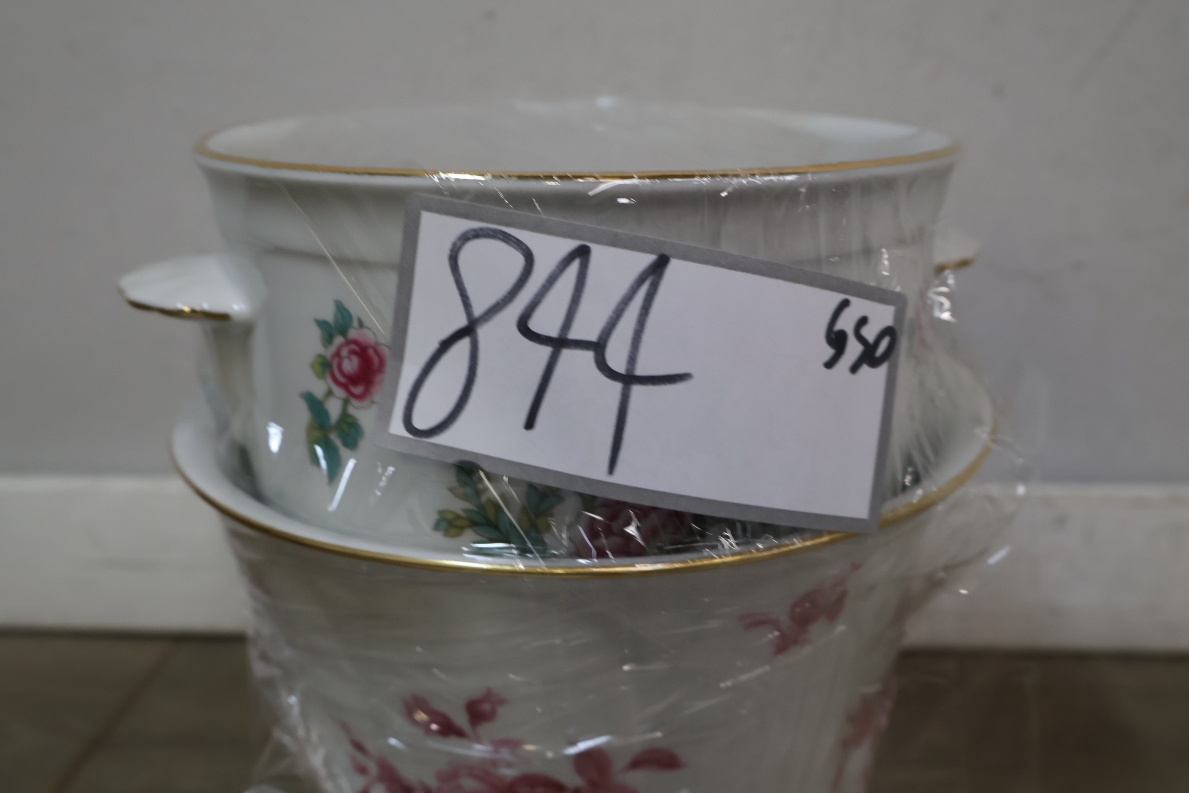 Set van 2 keramische bloempotten met bloemmotief' – foto 18 – kavel bij GSD Auctions, Zoeterwoude