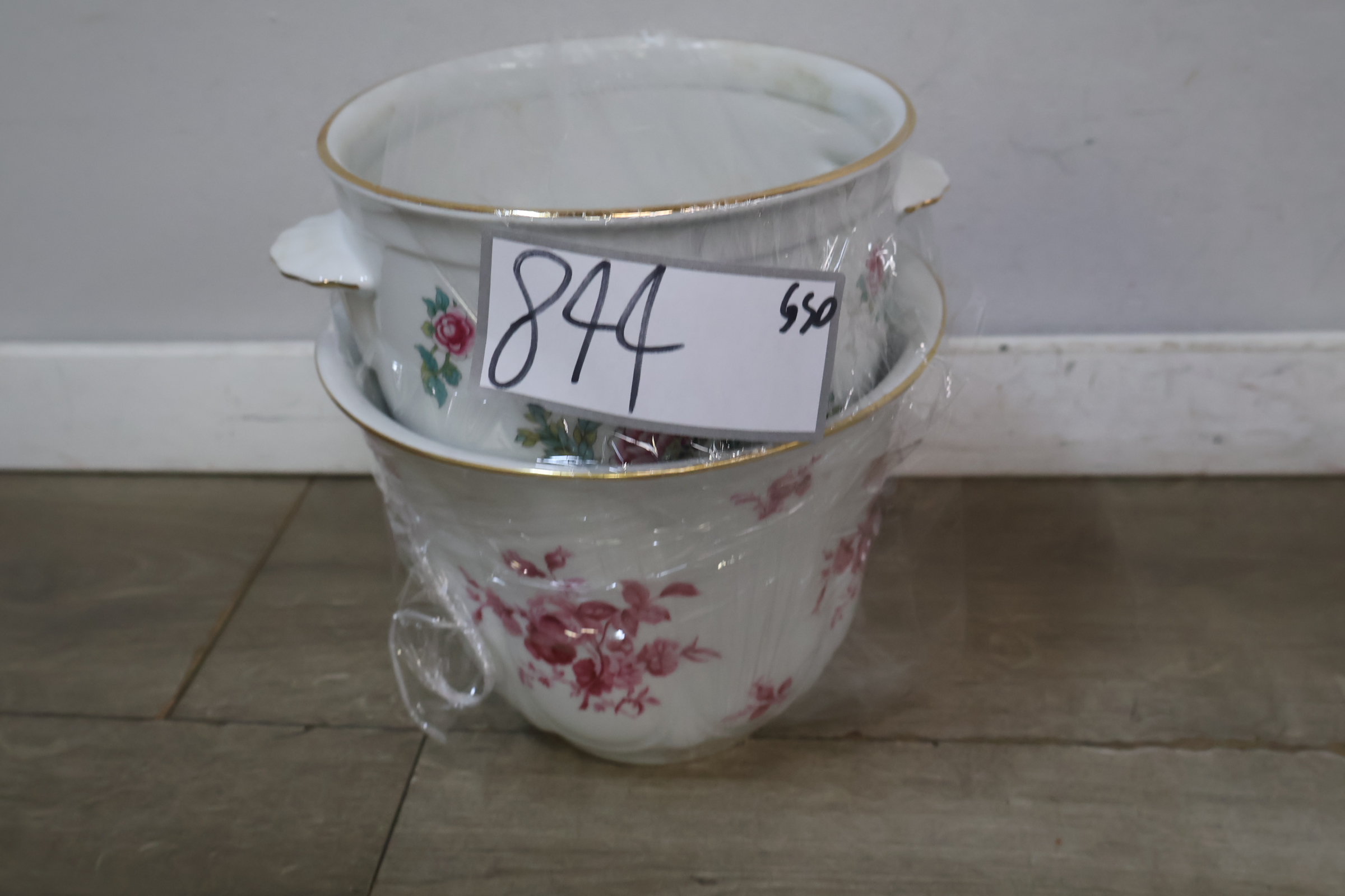 Set van 2 keramische bloempotten met bloemmotief' – foto 19 – kavel bij GSD Auctions, Zoeterwoude