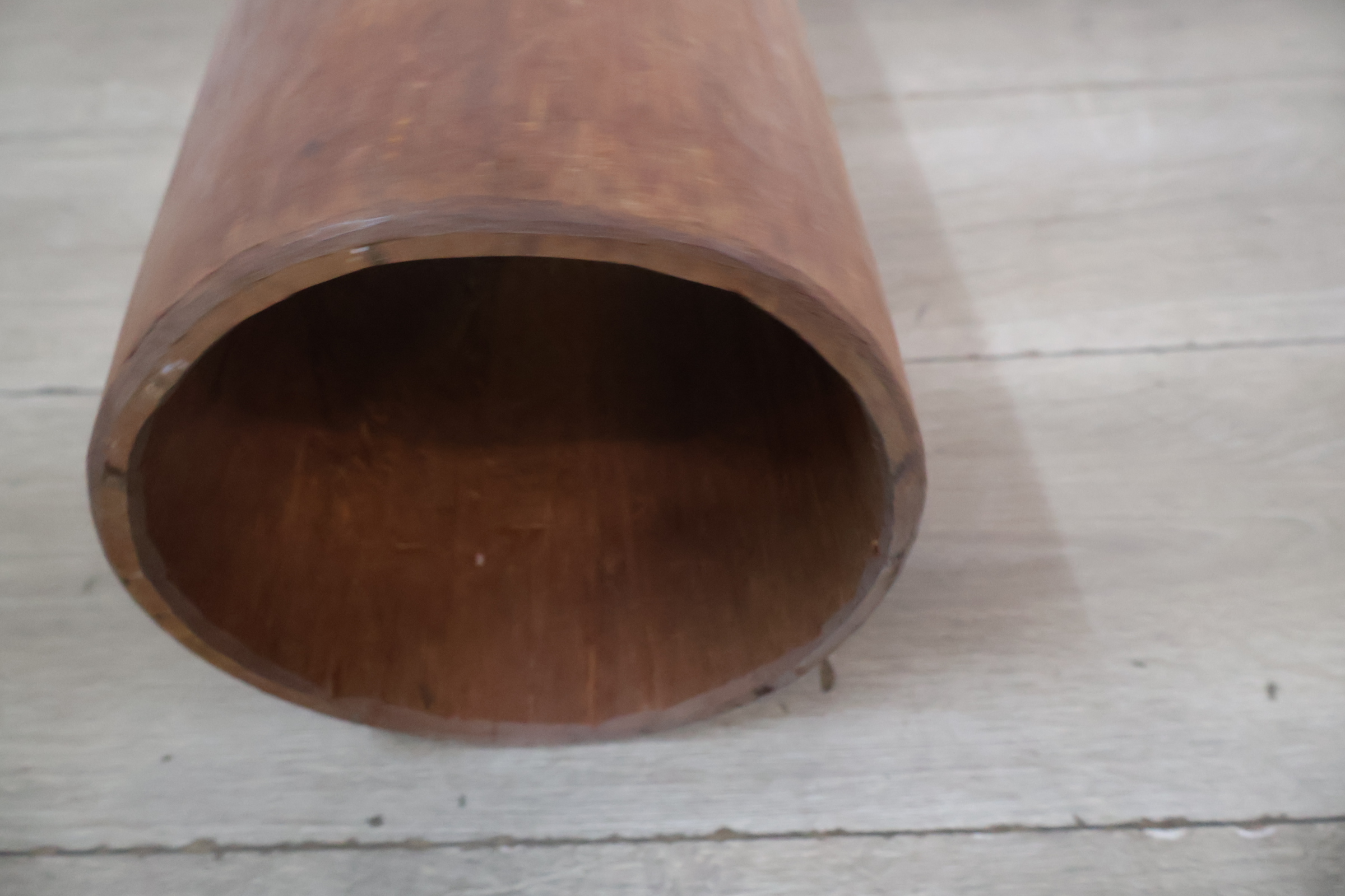 Houten Vaas/Bak met snijwerk' – foto 12 – kavel bij GSD Auctions, Zoeterwoude
