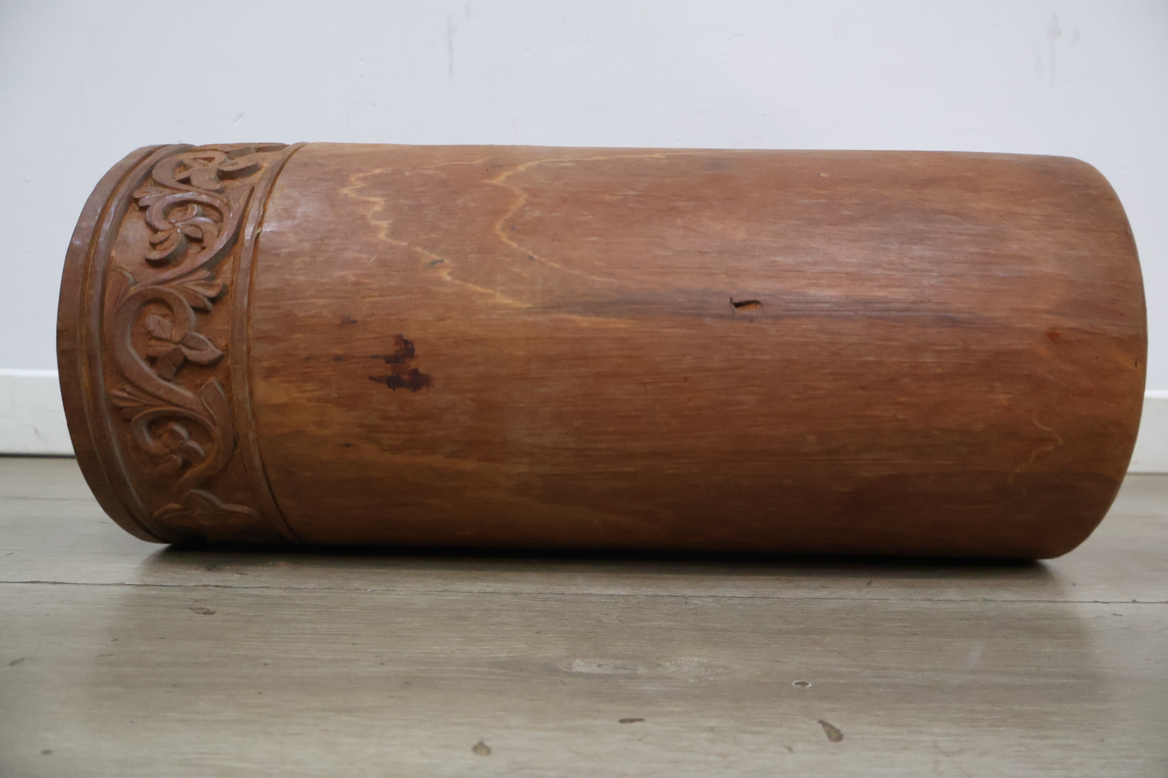 Houten Vaas/Bak met snijwerk' – foto 13 – kavel bij GSD Auctions, Zoeterwoude