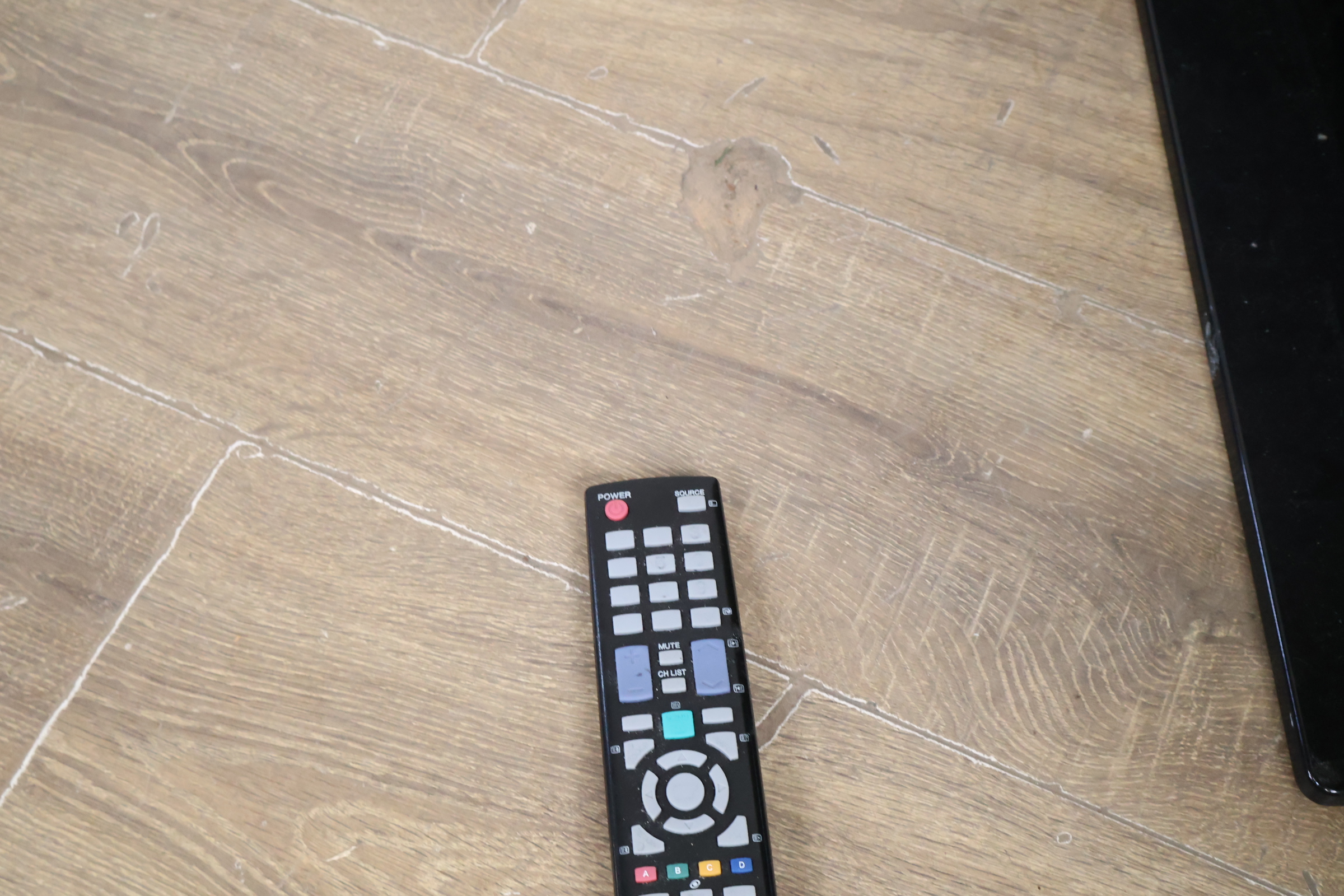 Samsung Flatscreen Televisie 32'inch' – foto 11 – kavel bij GSD Auctions, Zoeterwoude