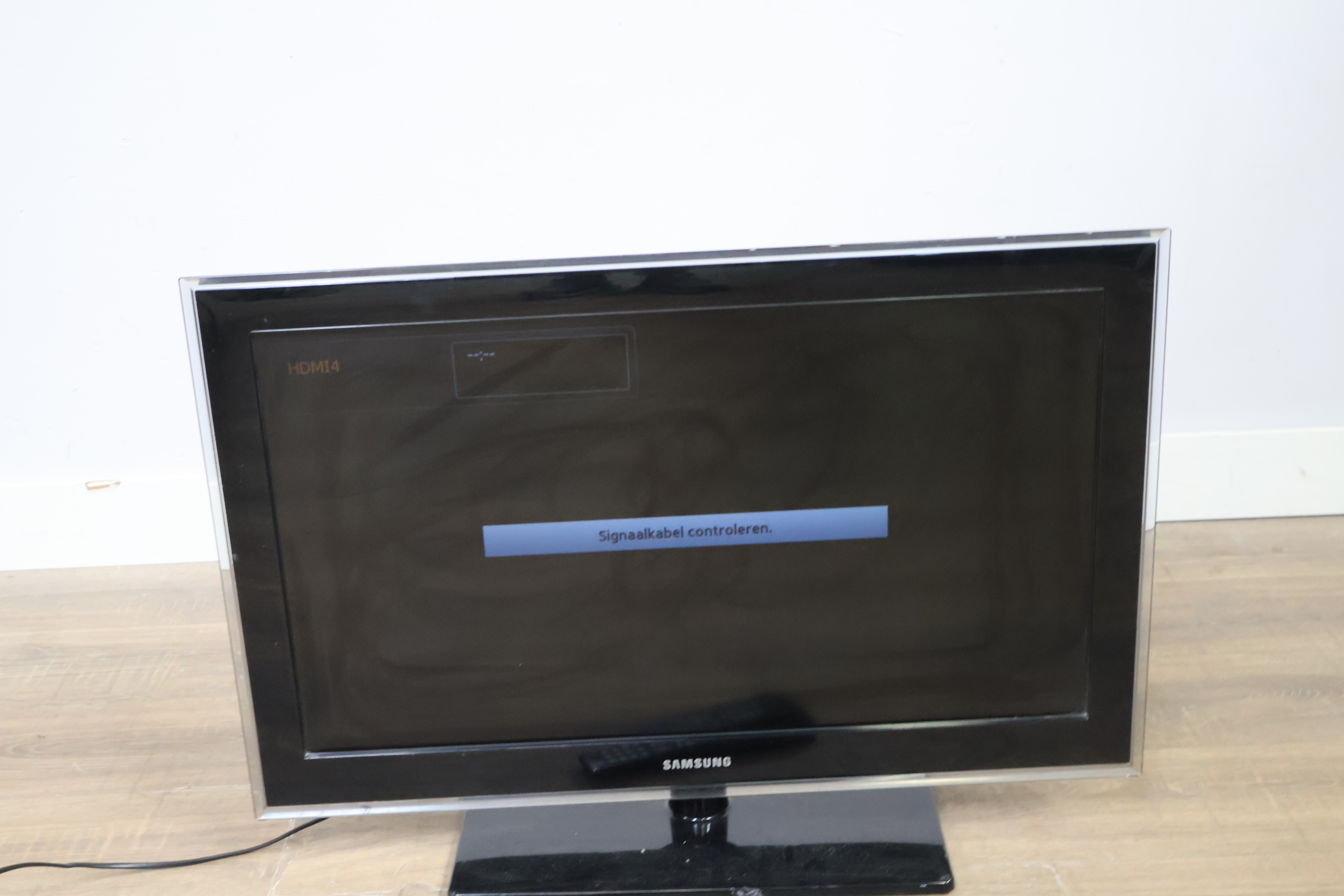 Samsung Flatscreen Televisie 32'inch' – foto 17 – kavel bij GSD Auctions, Zoeterwoude