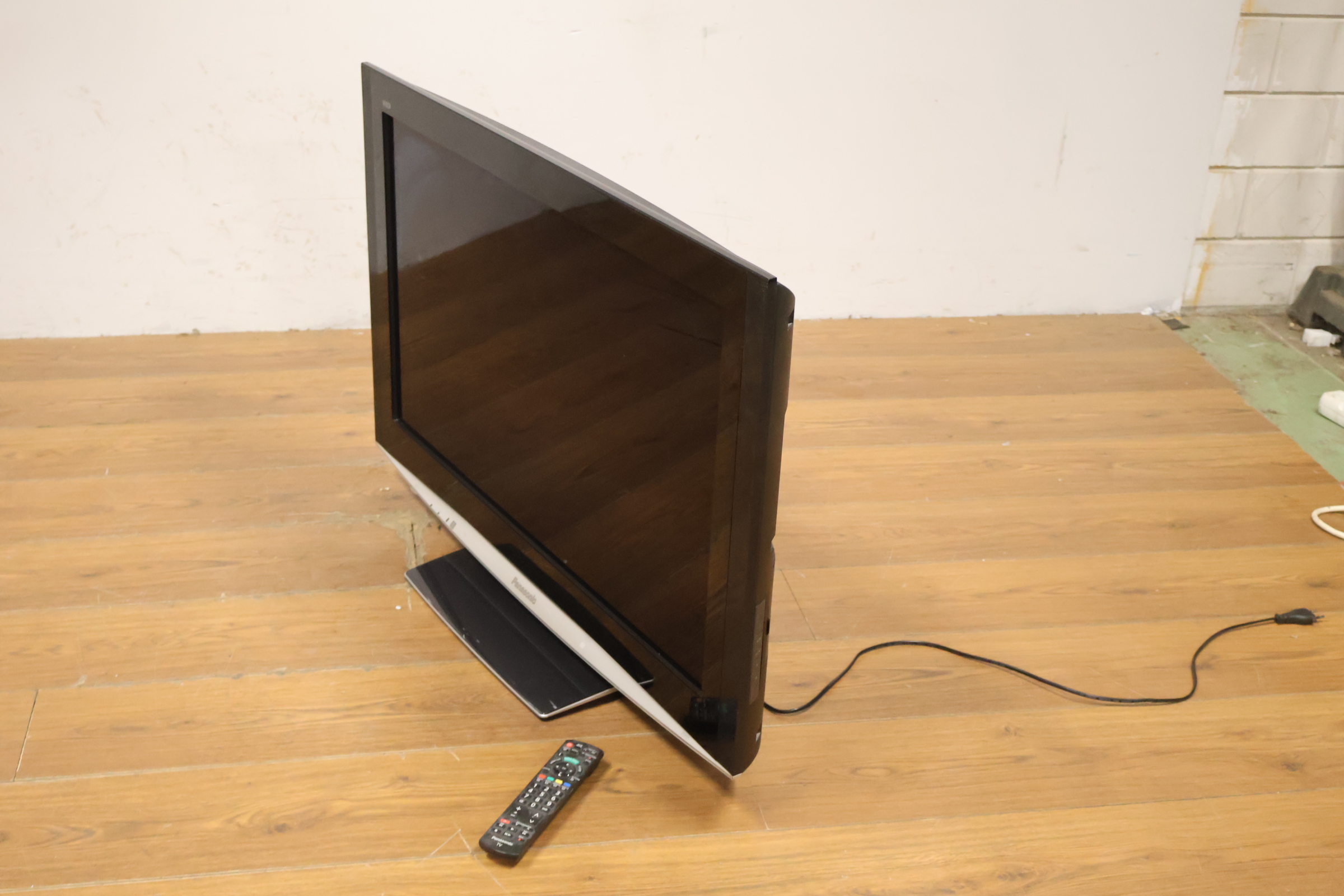 Panasonic Viera televisie met afstandsbediening - 37'inch' – foto 13 – kavel bij GSD Auctions, Zoeterwoude