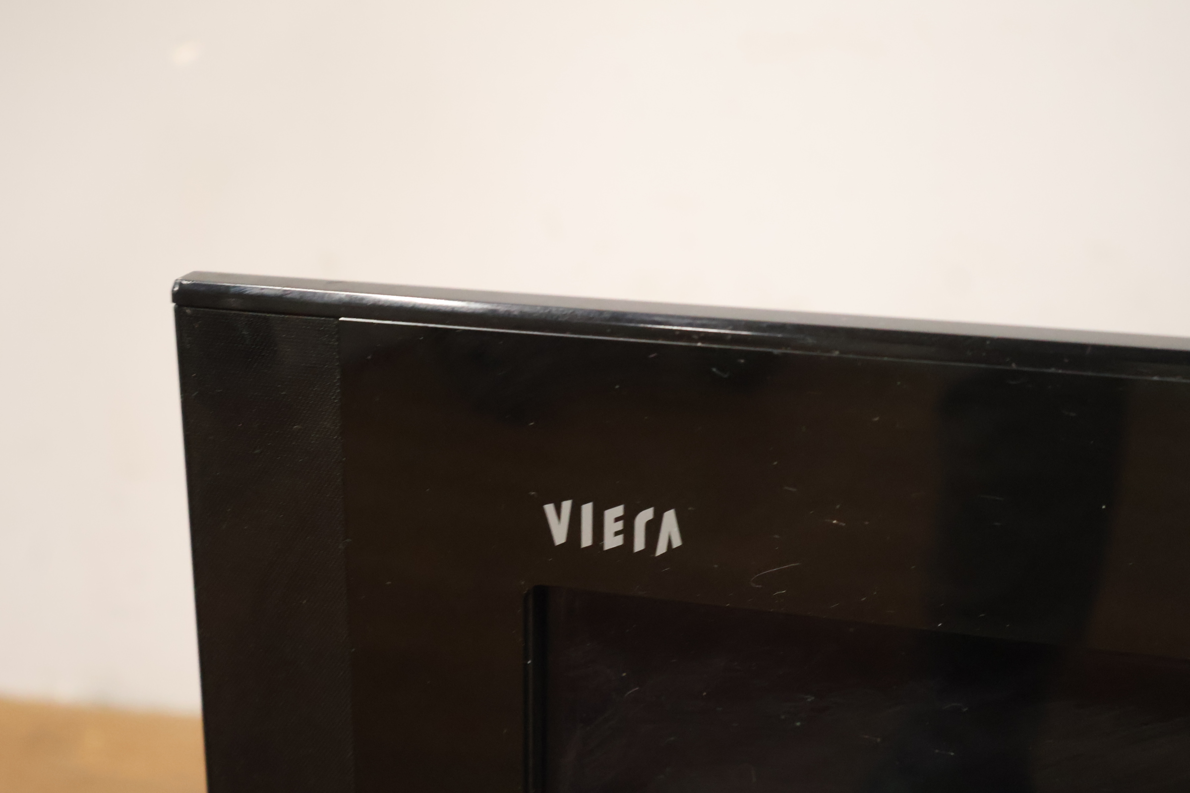 Panasonic Viera televisie met afstandsbediening - 37'inch' – foto 19 – kavel bij GSD Auctions, Zoeterwoude