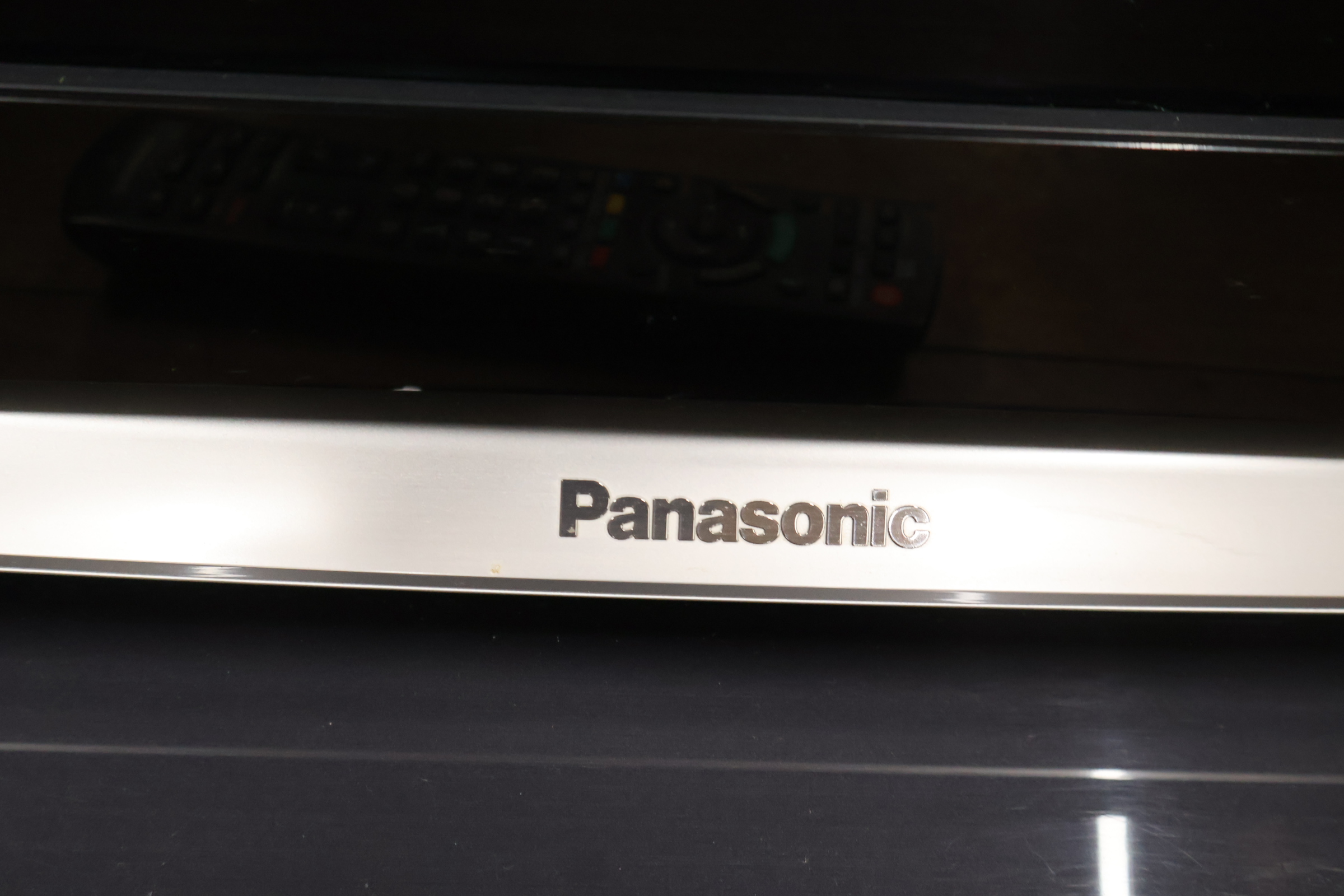 Panasonic Viera televisie met afstandsbediening - 37'inch' – foto 20 – kavel bij GSD Auctions, Zoeterwoude